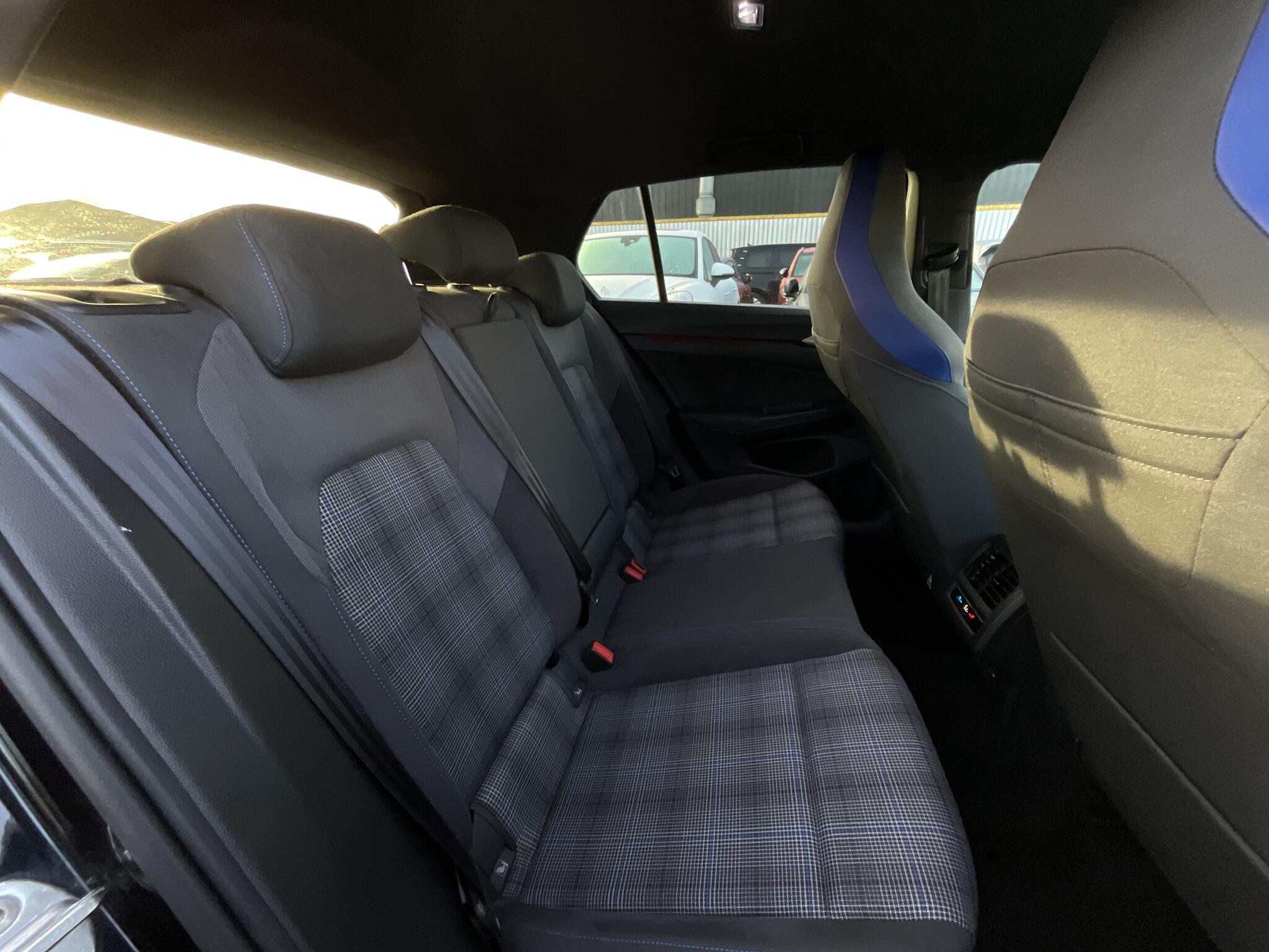 Volkswagen Golf - Image 11