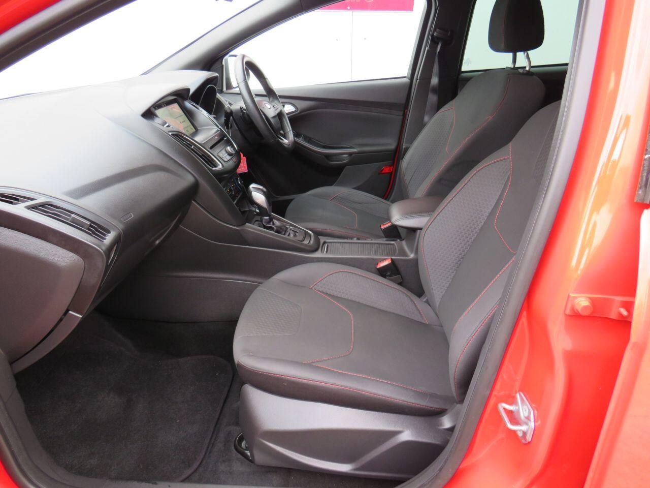 Ford Focus - Image 10