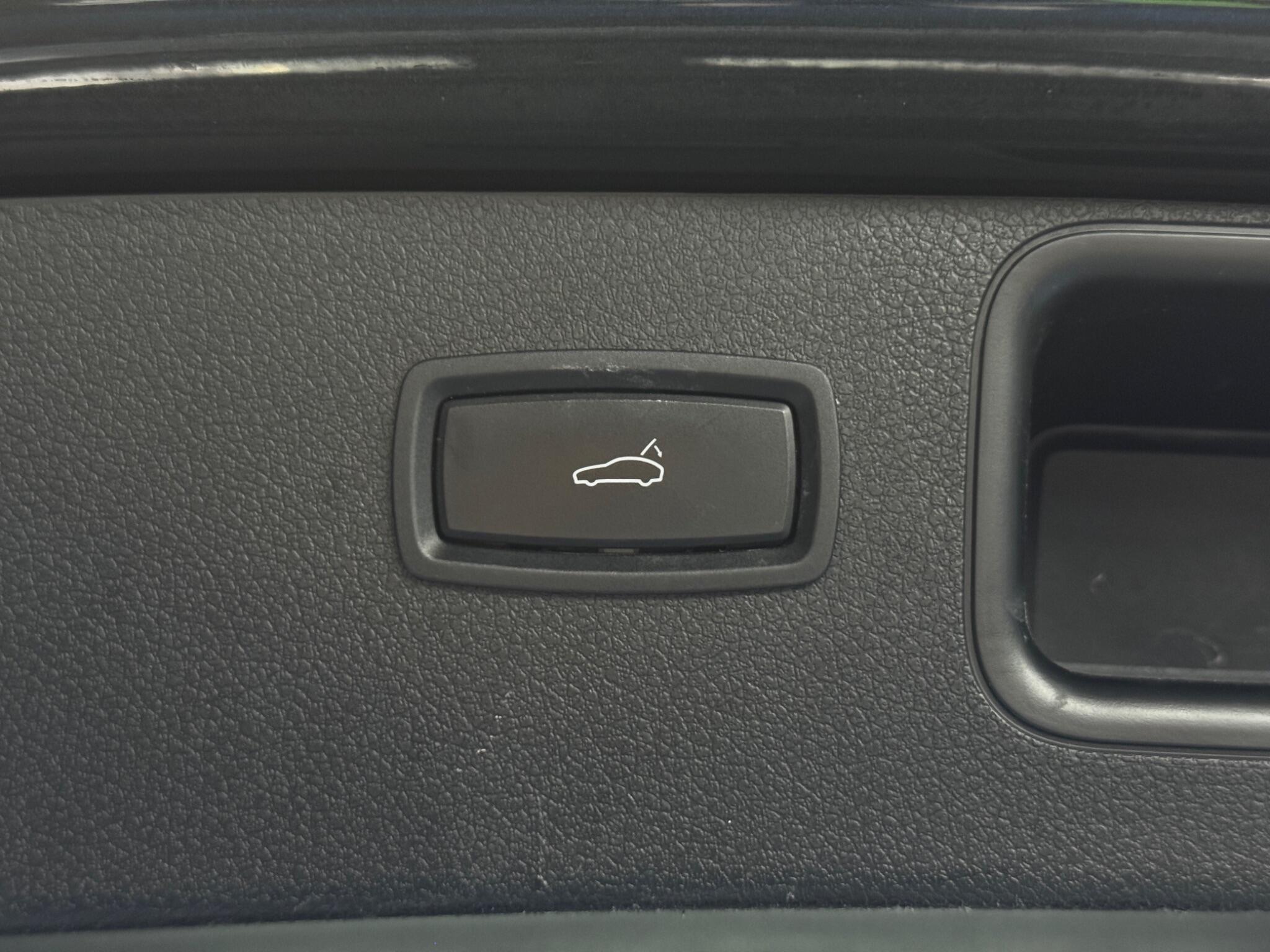 Porsche Macan - Image 41