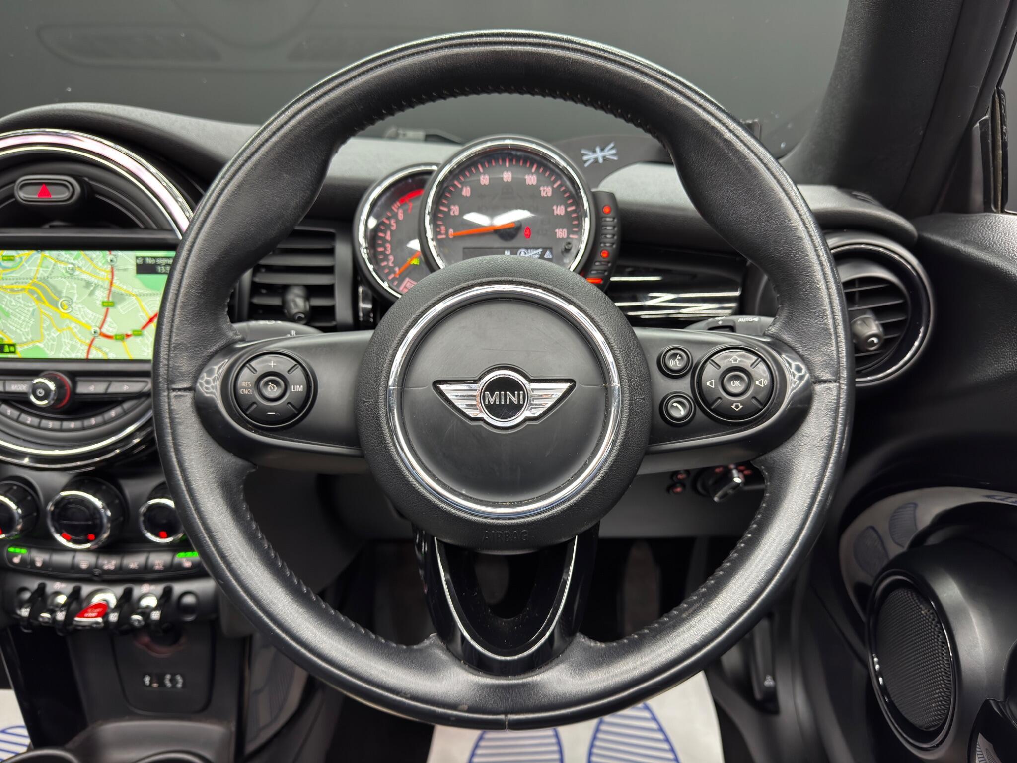 MINI Convertible - Image 18