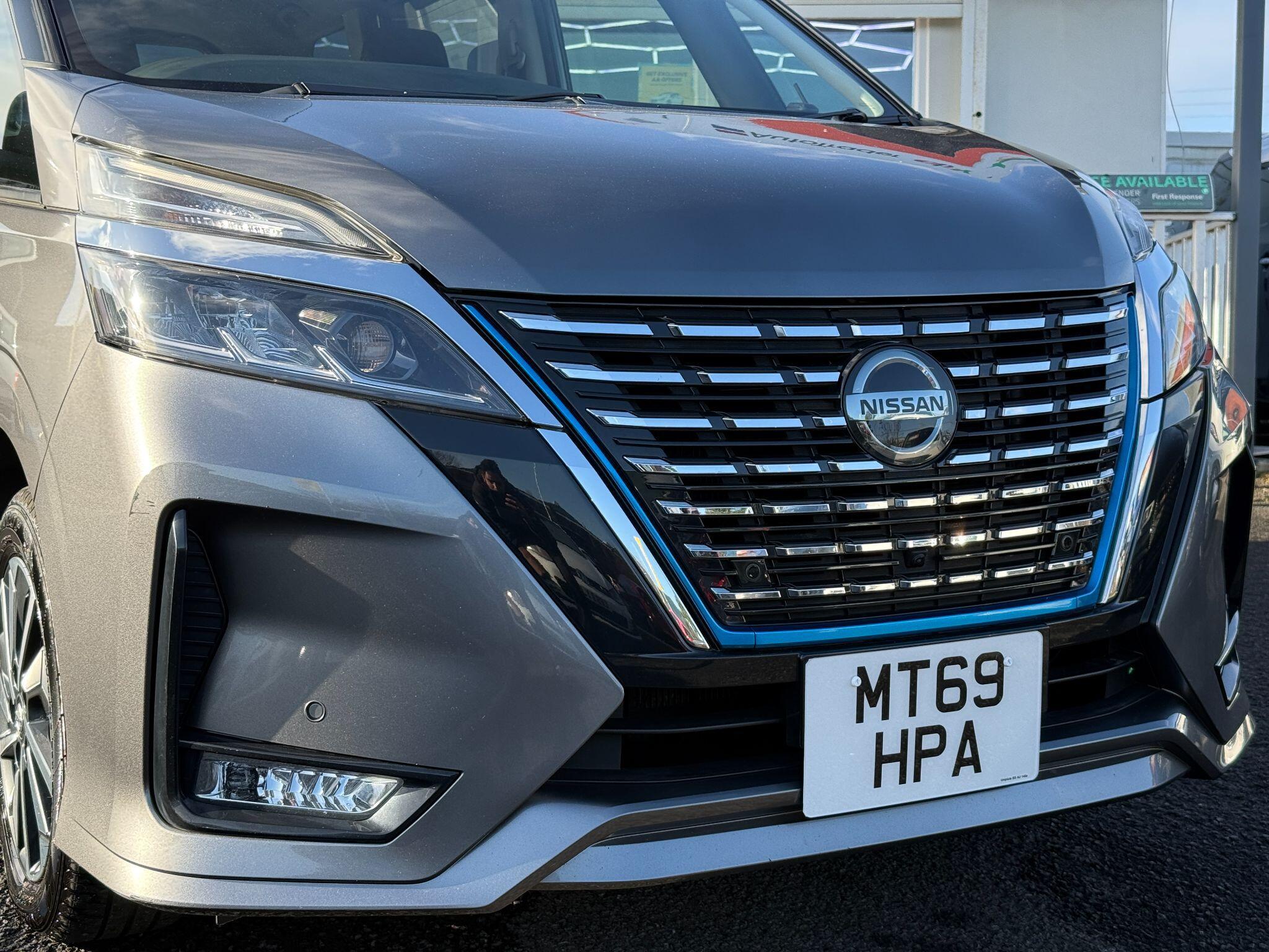 Nissan Serena - Image 10