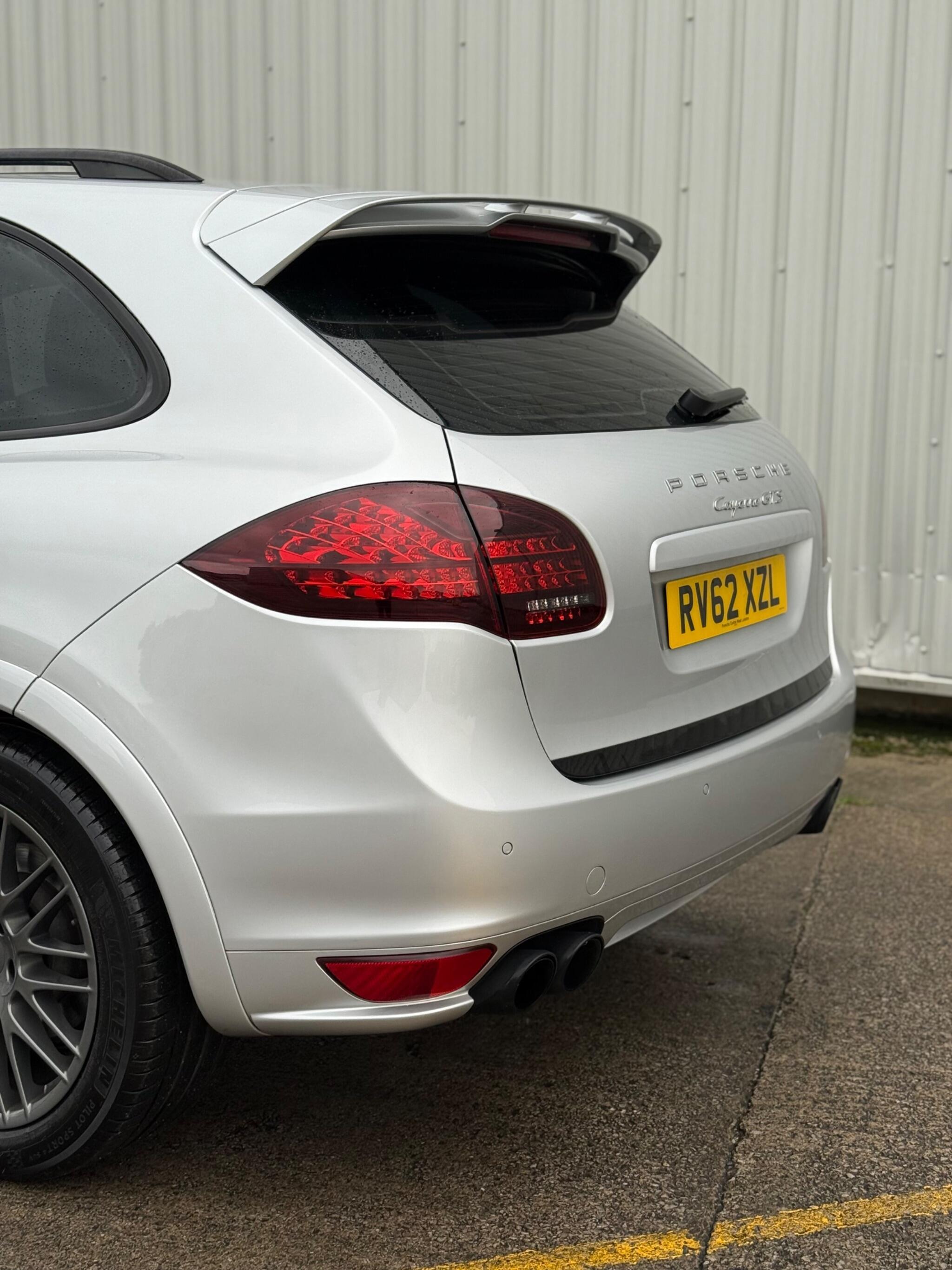 Porsche Cayenne - Image 14