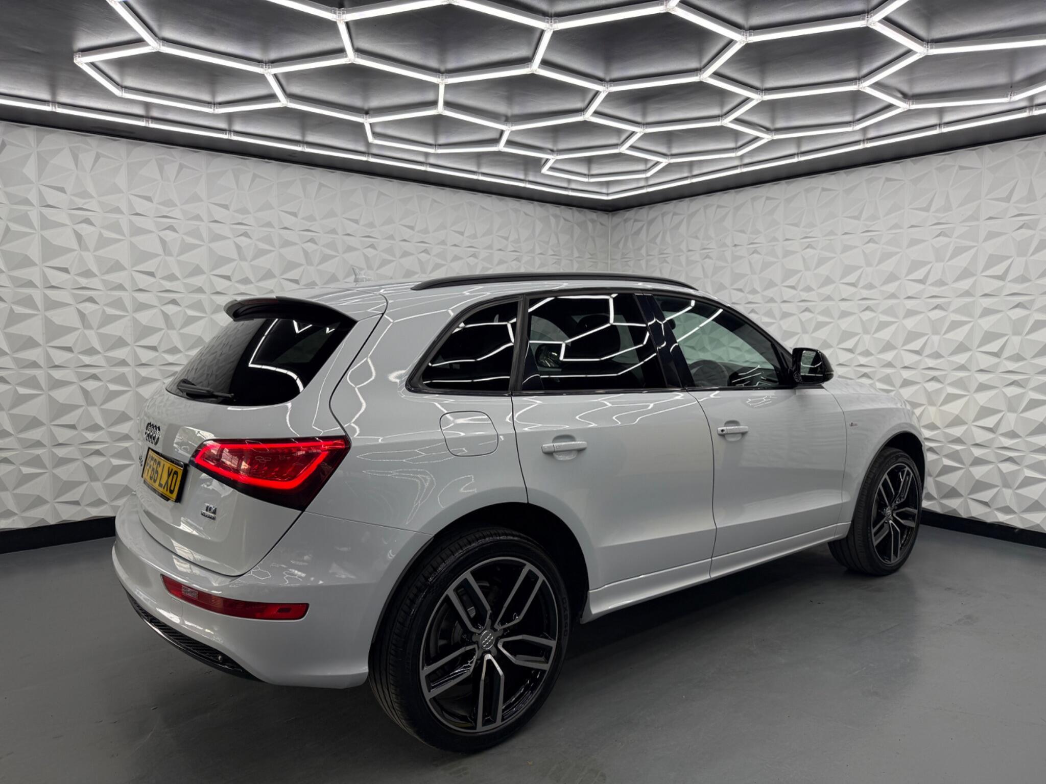 Audi Q5 - Image 13