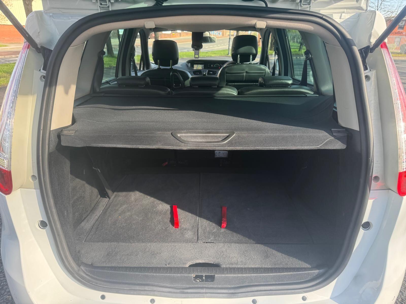 Renault Grand Scenic - Image 41