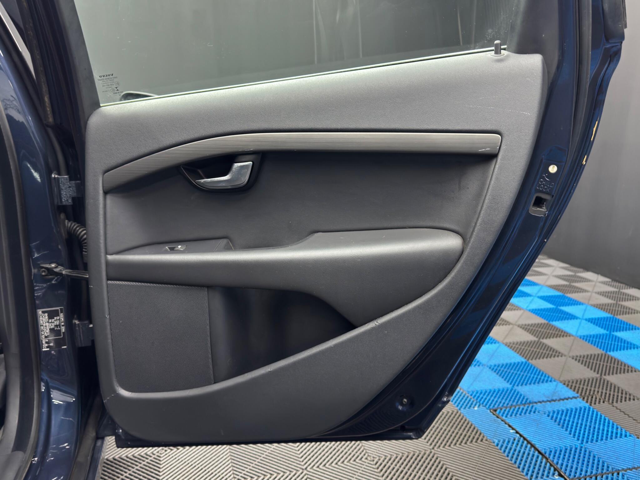 Volvo V70 - Image 38