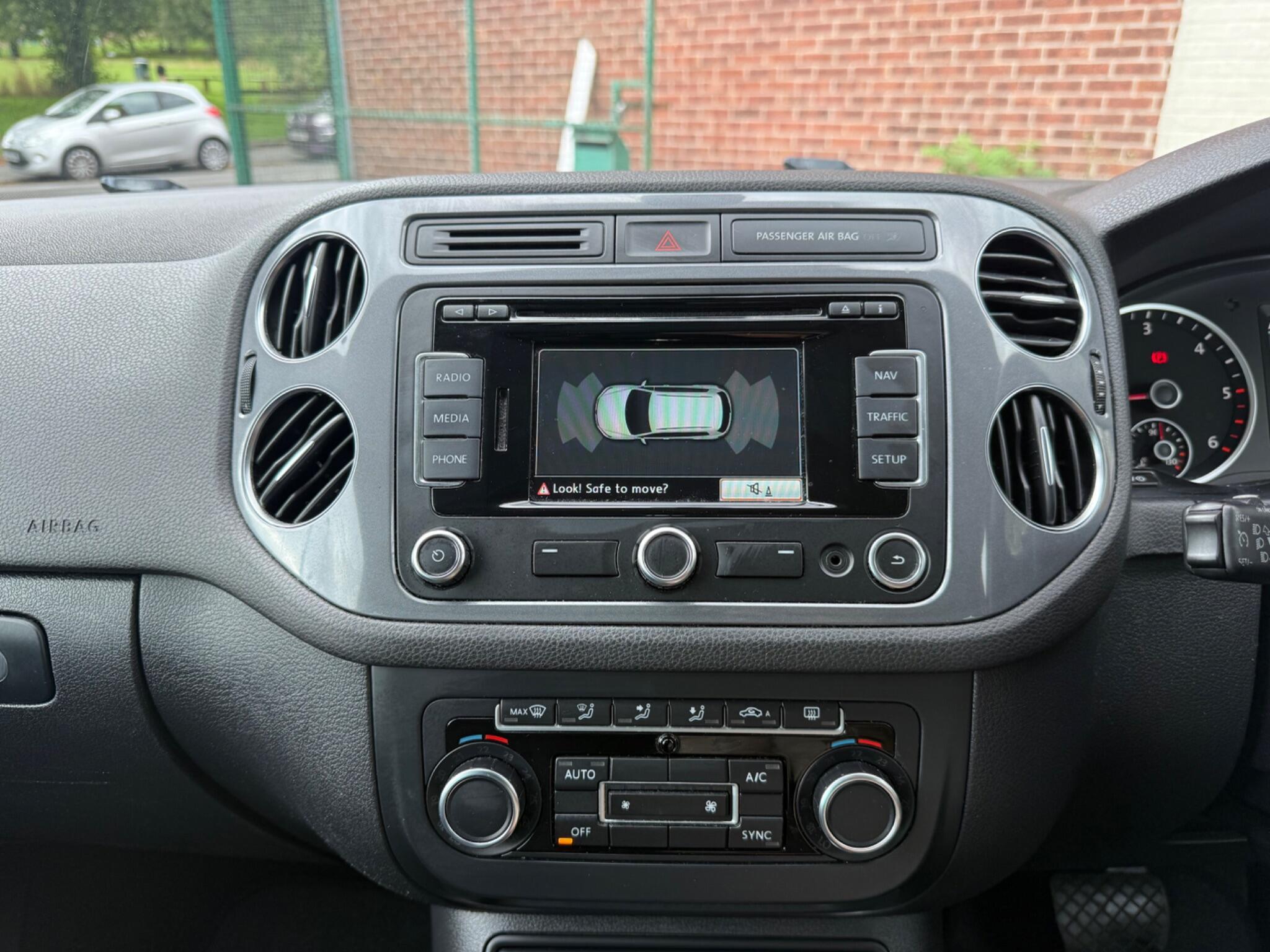 Volkswagen Tiguan - Image 15