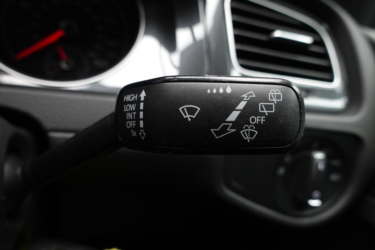 Volkswagen Golf - Image 39