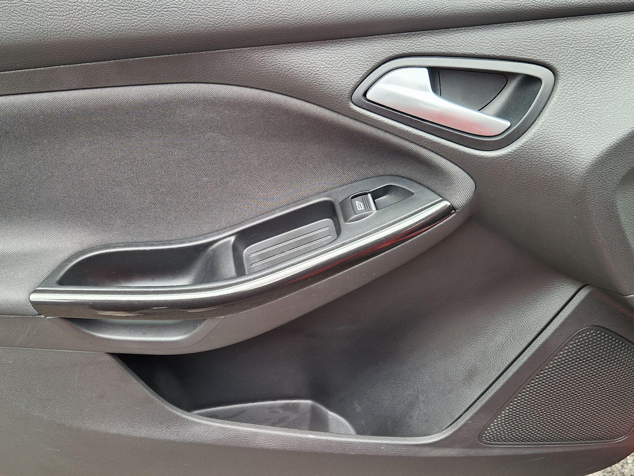 Ford Focus - Image 38