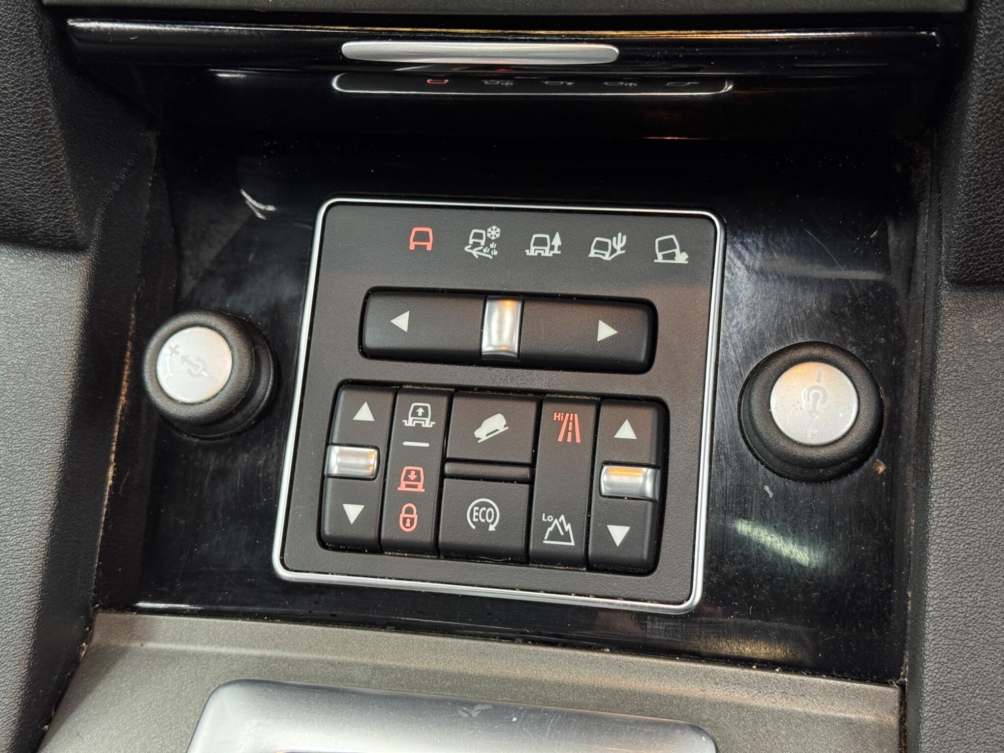 Land Rover DISCOVERY 4 - Image 27