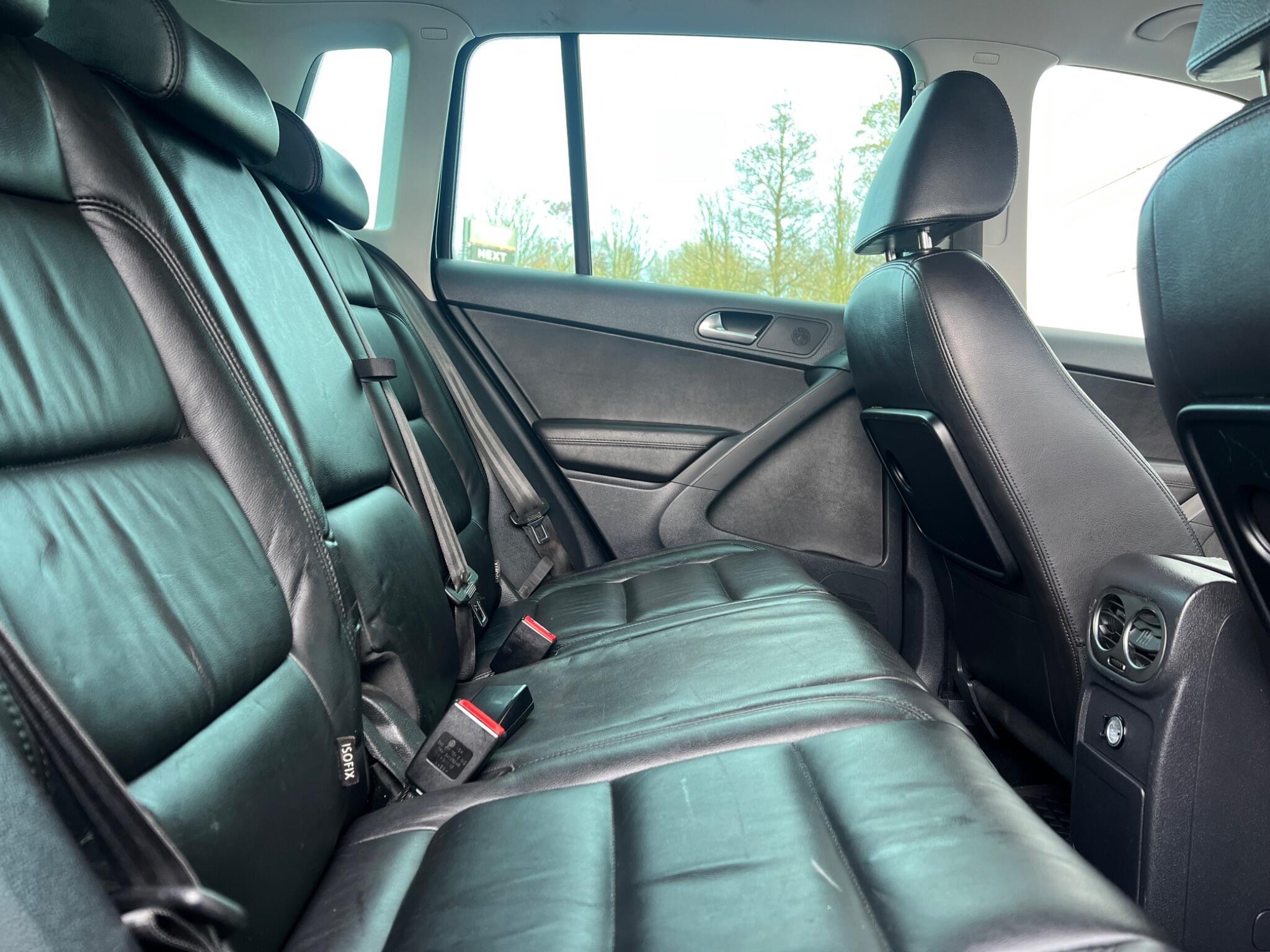 Volkswagen Tiguan - Image 20