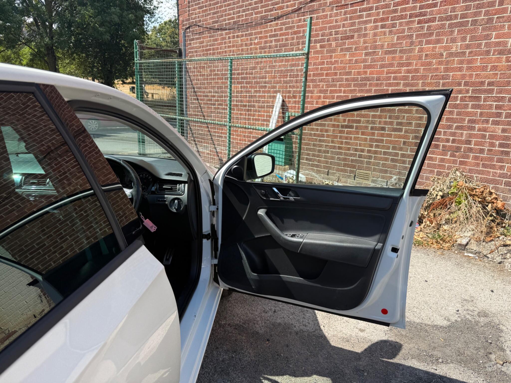 Skoda Rapid - Image 19