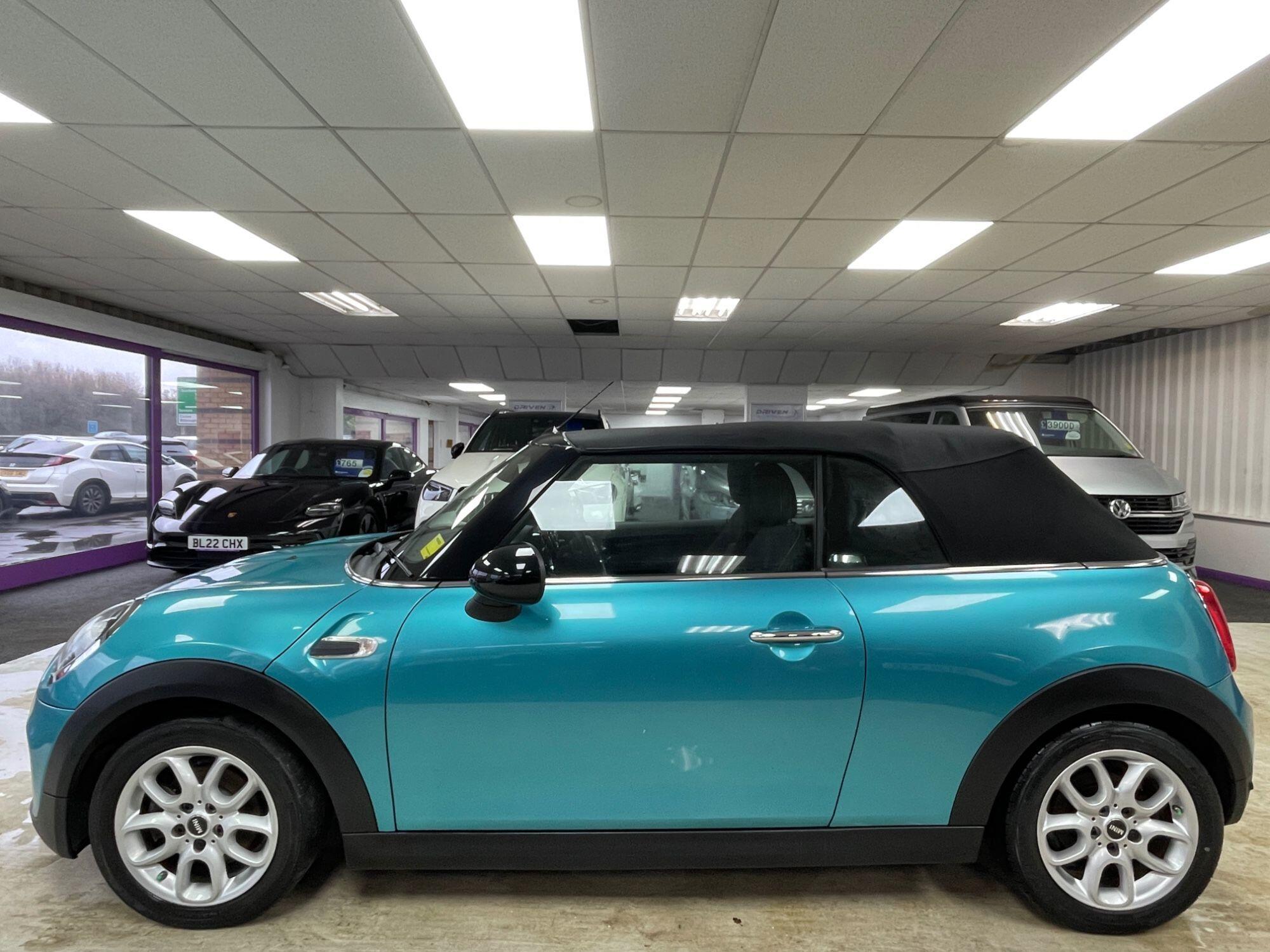 MINI Convertible - Image 19