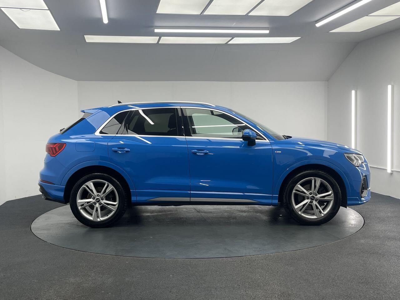Audi Q3 - Image 10