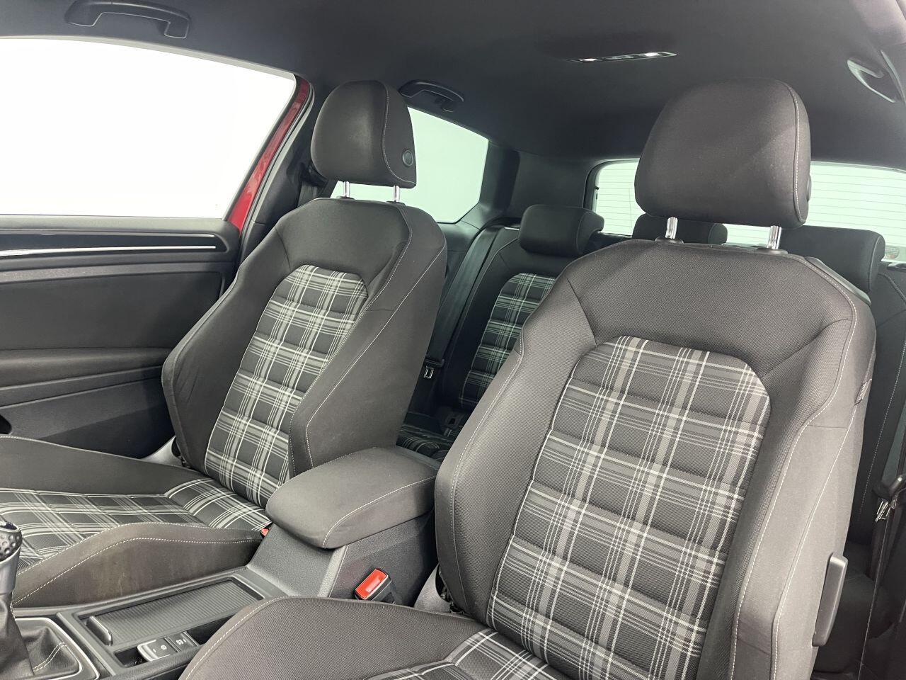 Volkswagen Golf - Image 21