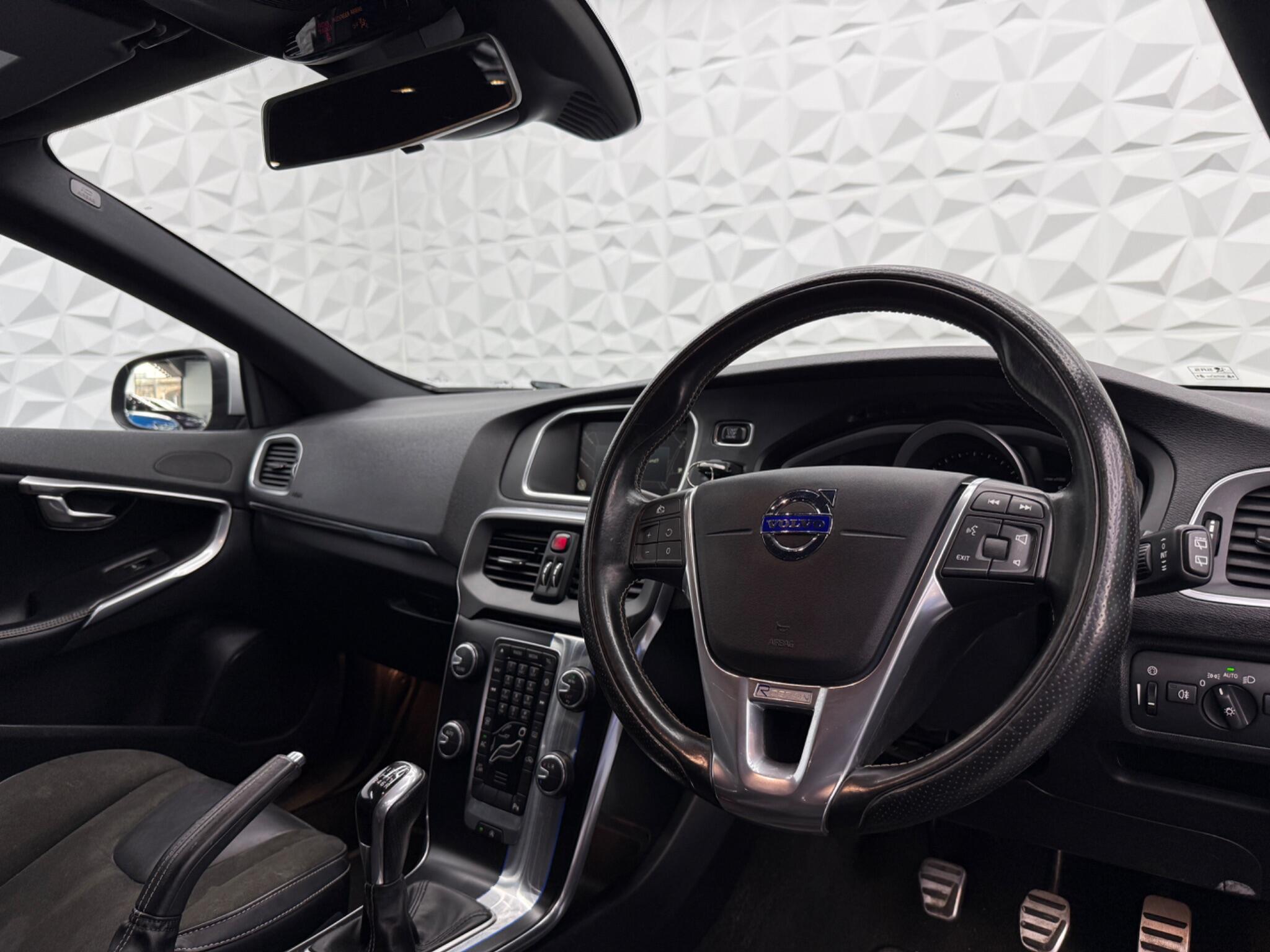 Volvo V40 - Image 18