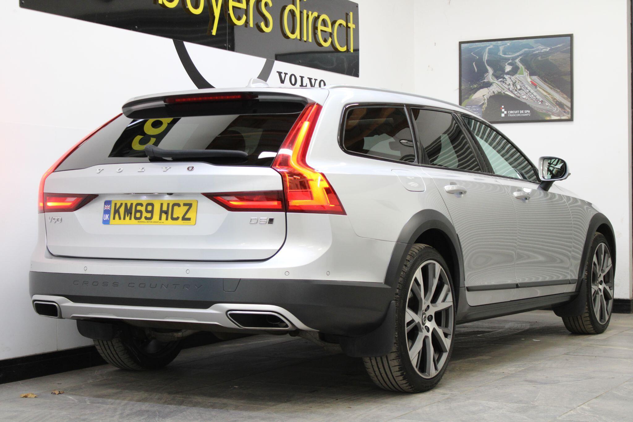 Volvo V90 CROSS COUNTRY - Image 11