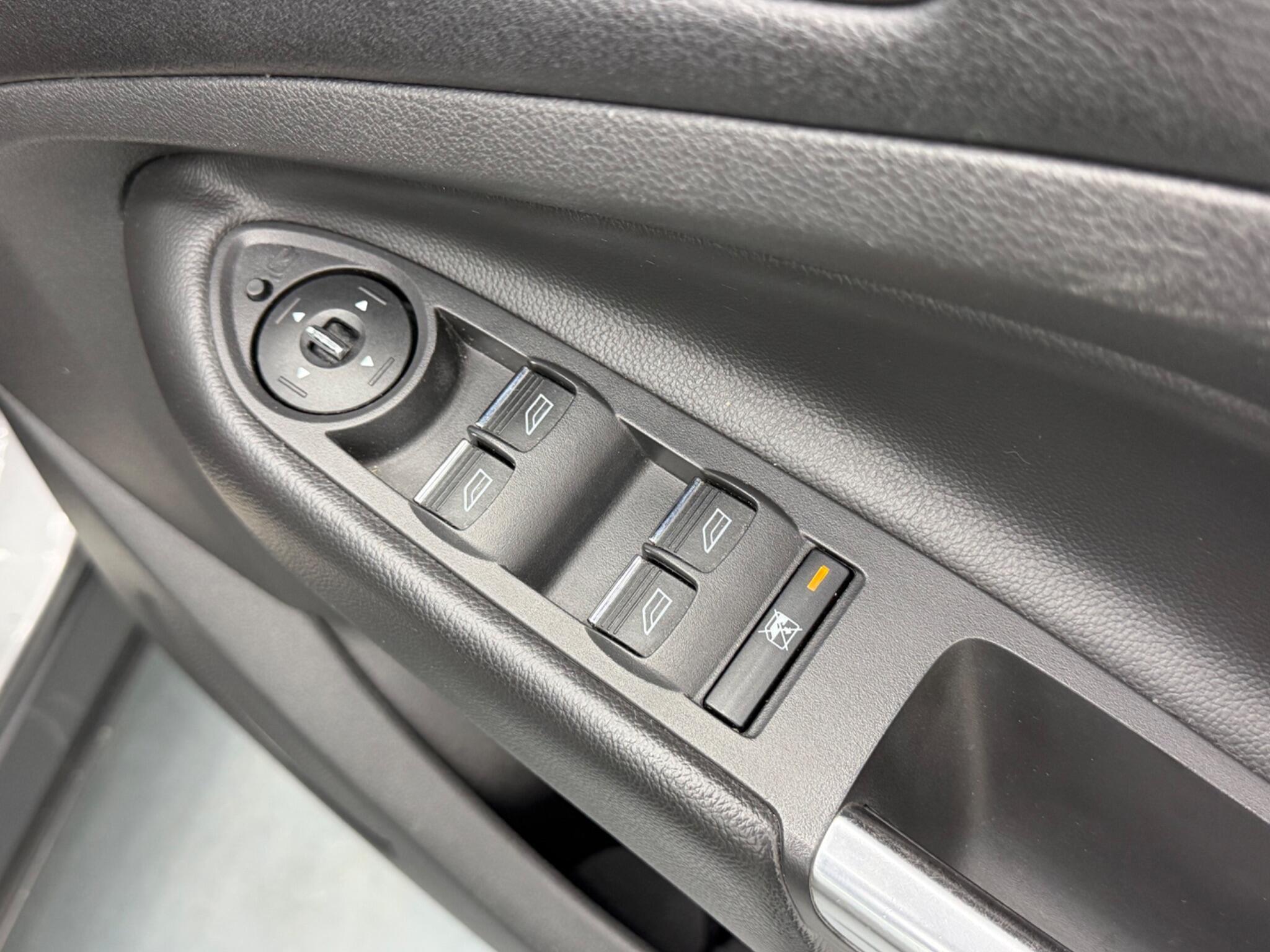 Ford Kuga - Image 19