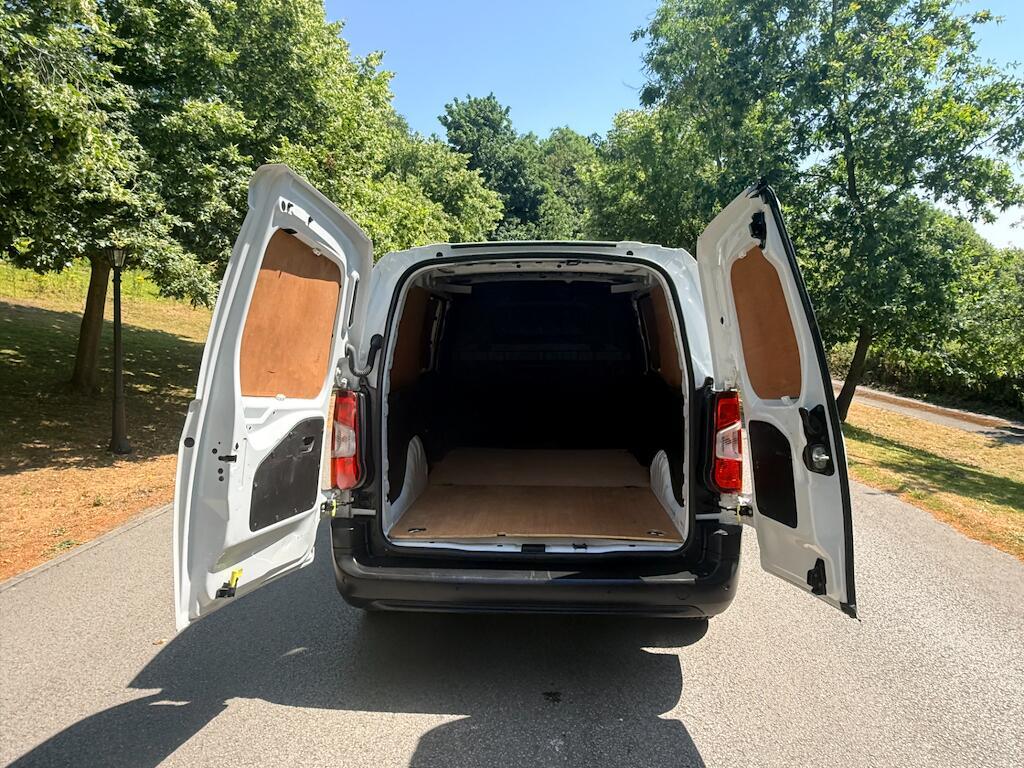 Vauxhall Combo - Image 7