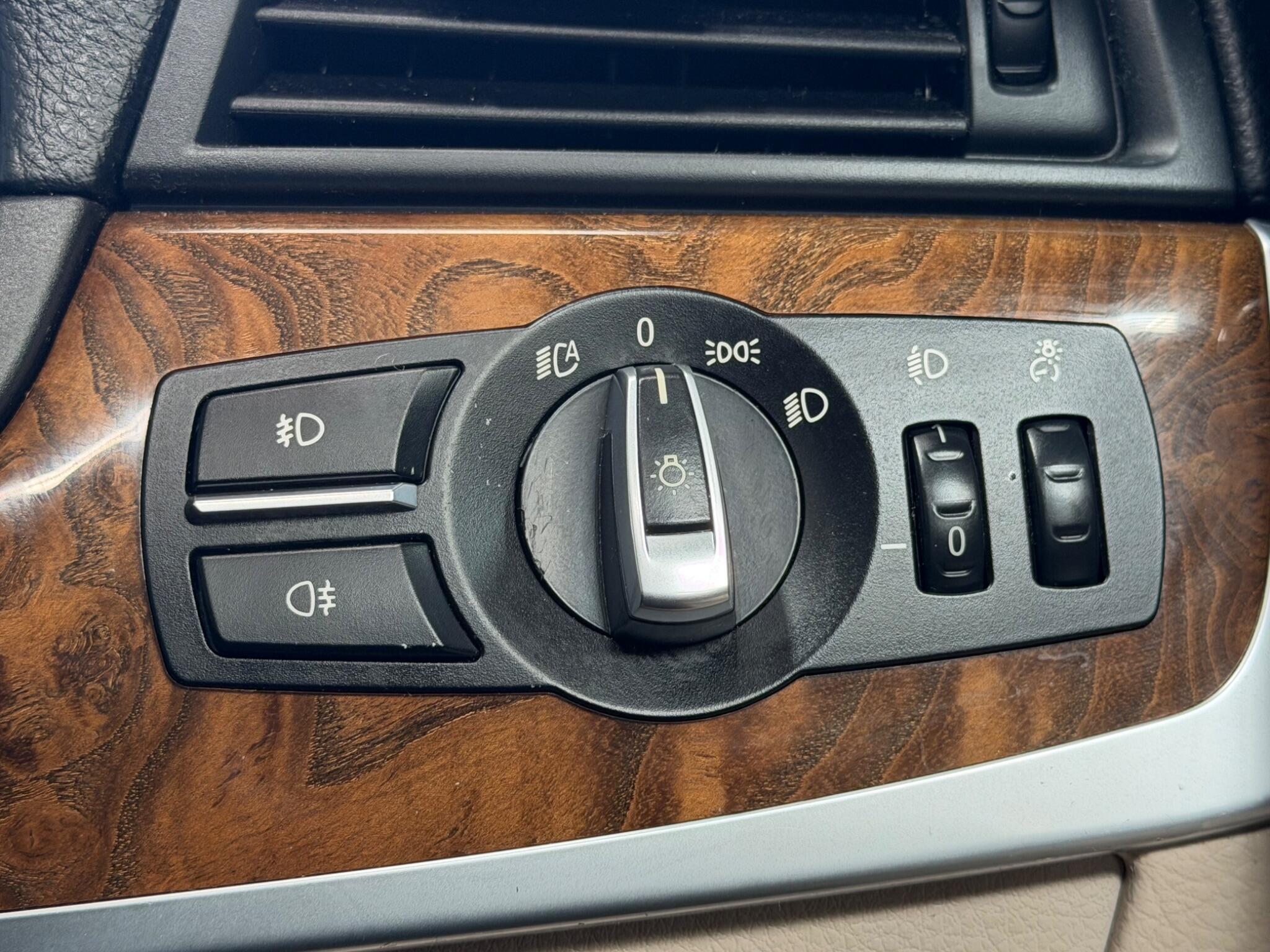 BMW 5 Series - Image 30