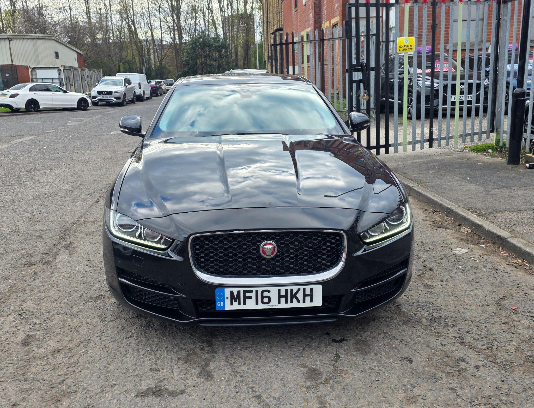 Jaguar XE - Image 4