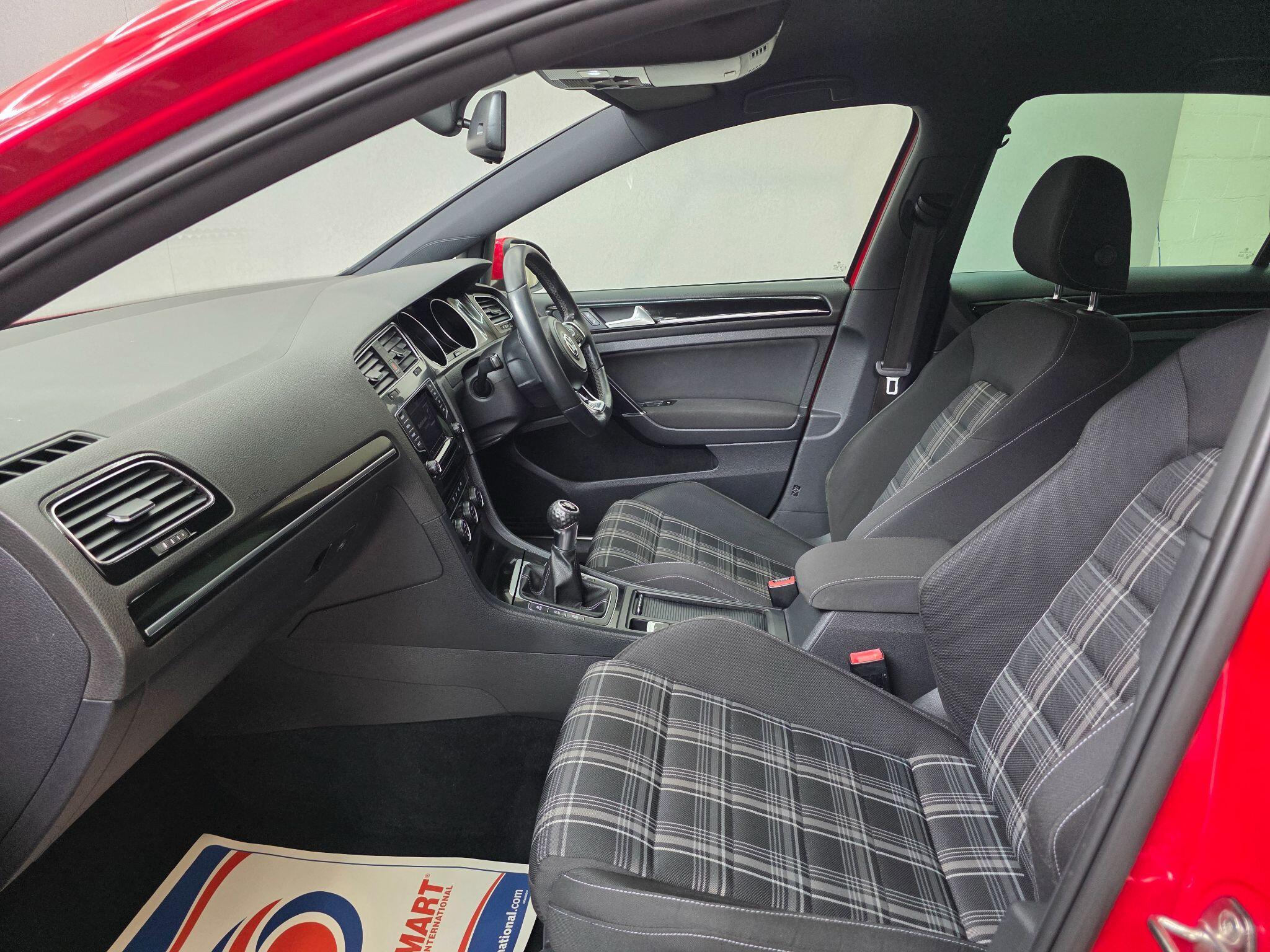 Volkswagen Golf - Image 28