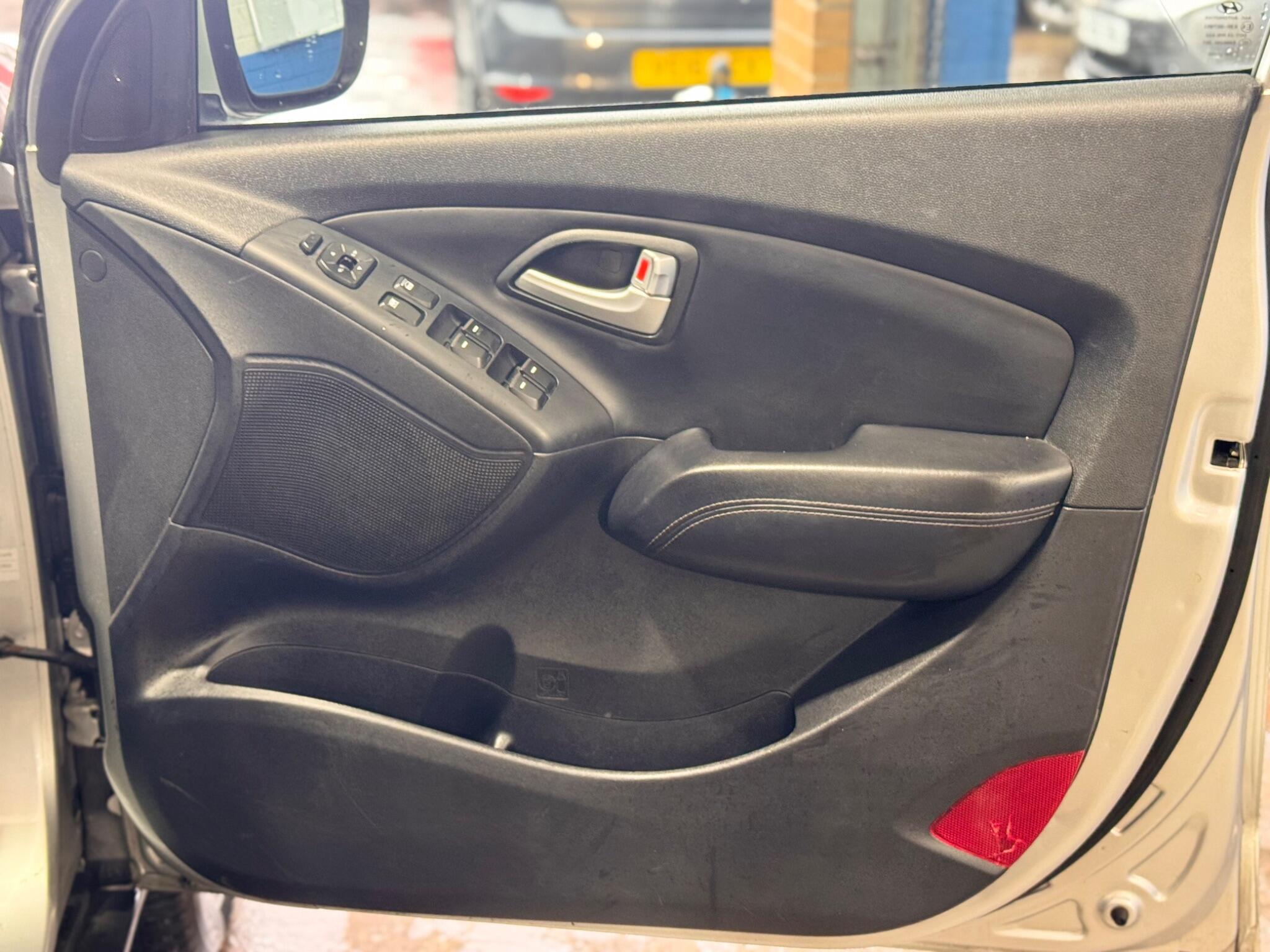 Hyundai ix35 - Image 17