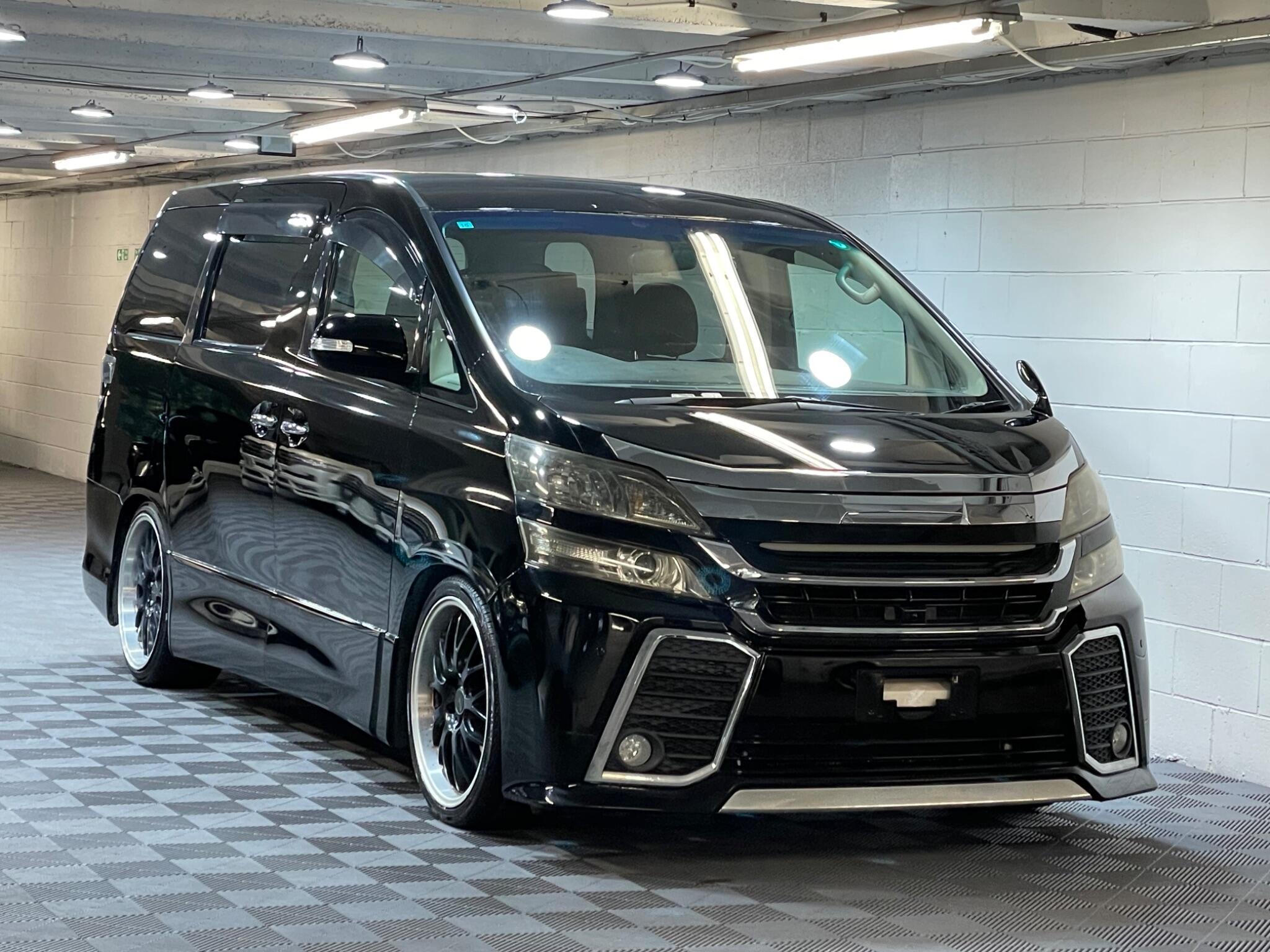 Toyota Vellfire - Image 2
