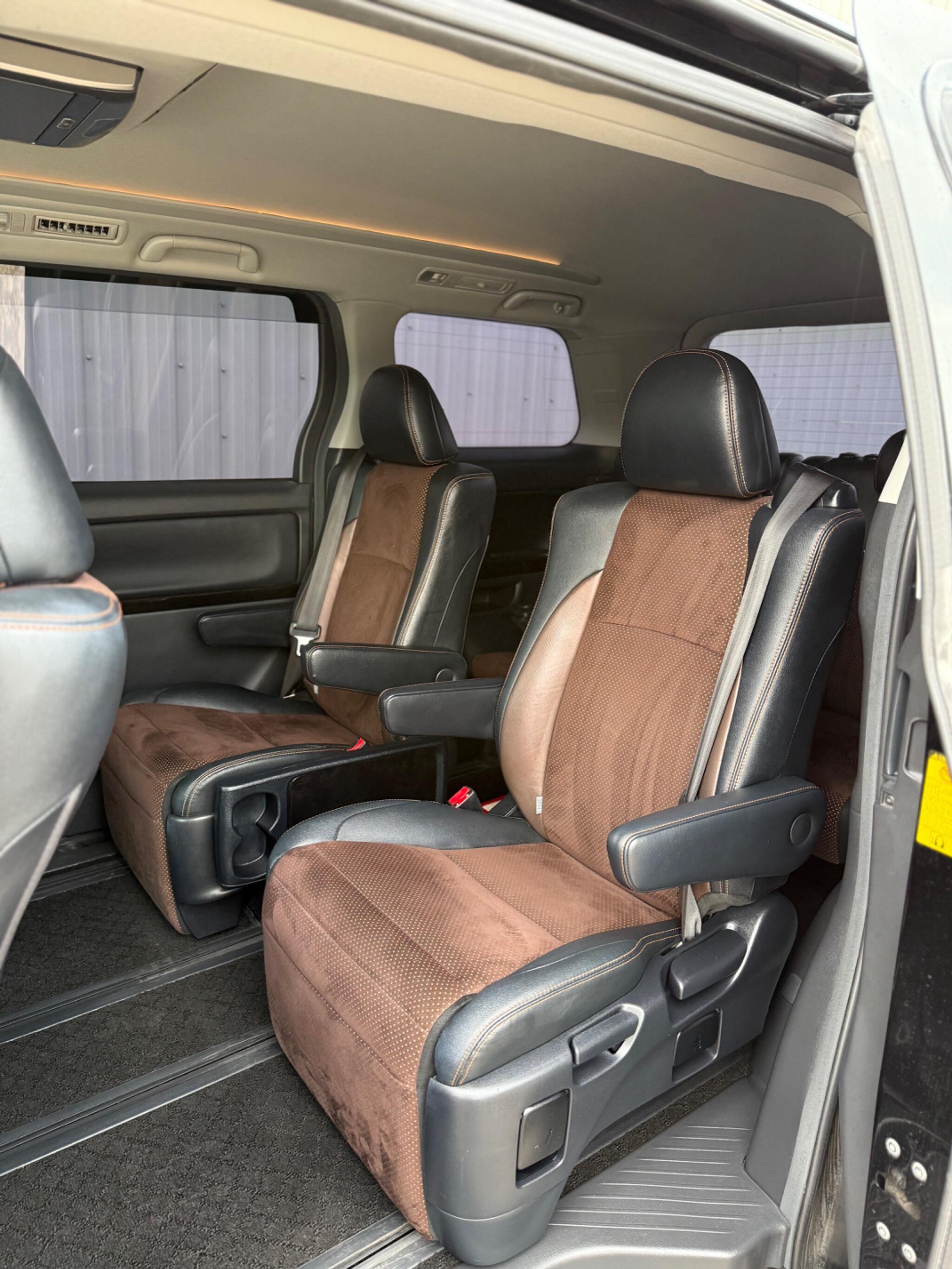 Toyota Alphard - Image 29