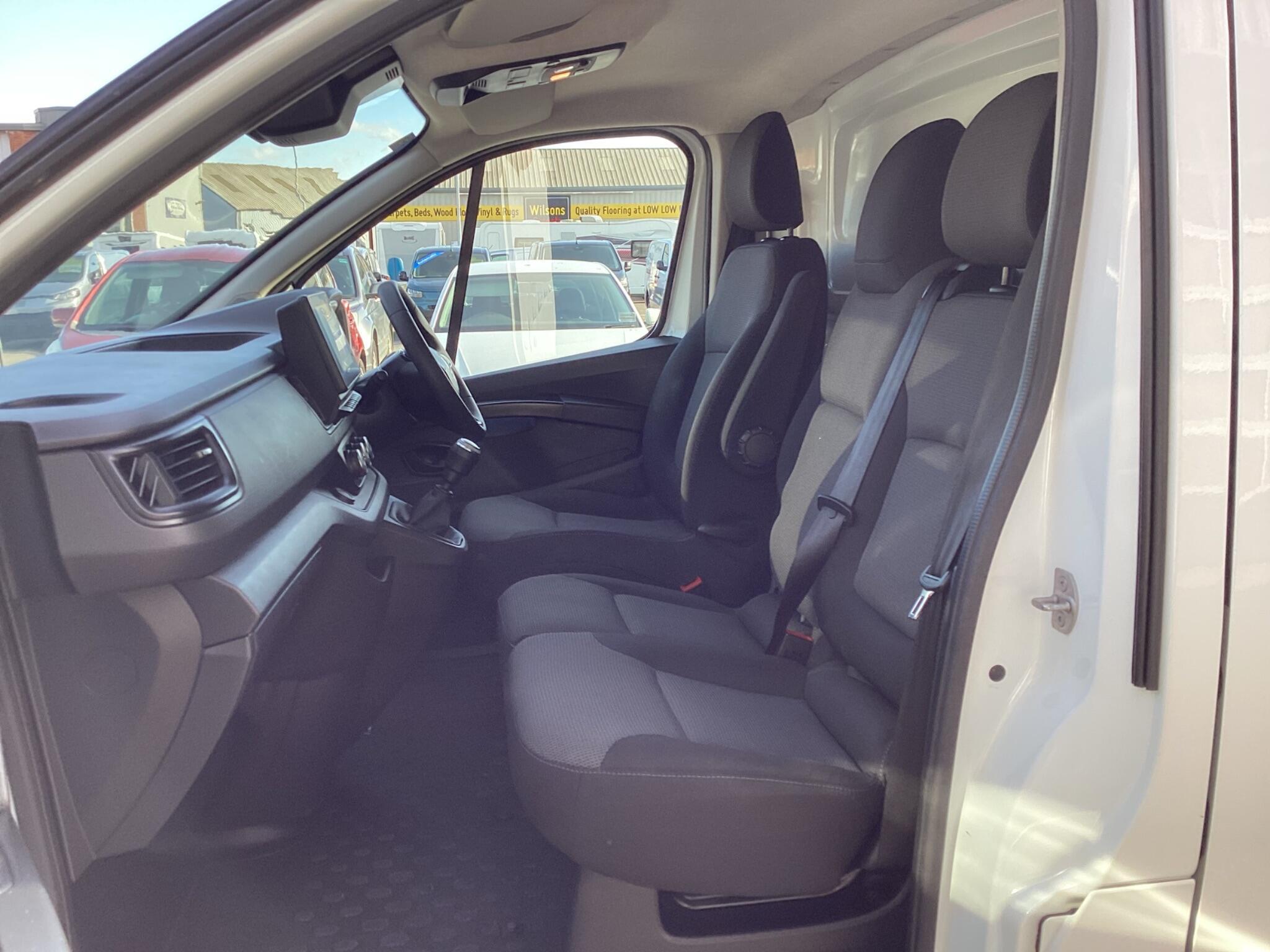 Renault Trafic - Image 17
