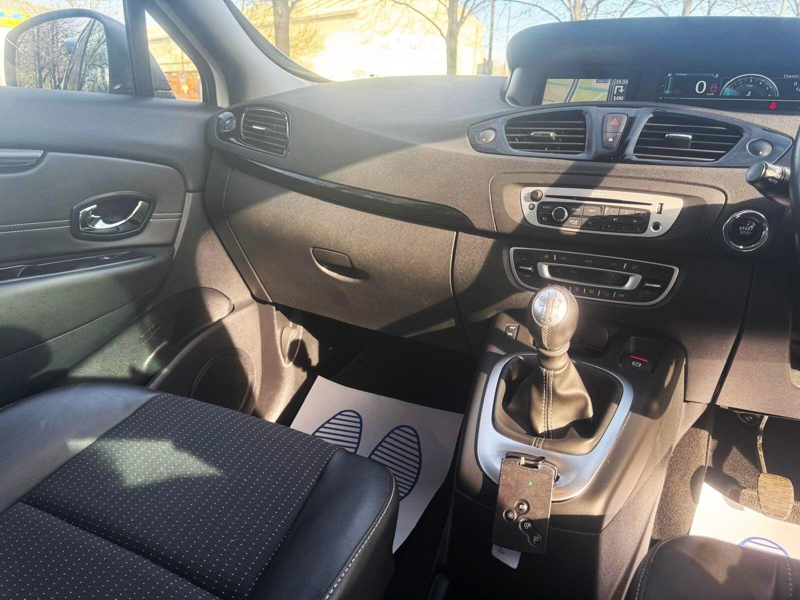 Renault Grand Scenic - Image 13
