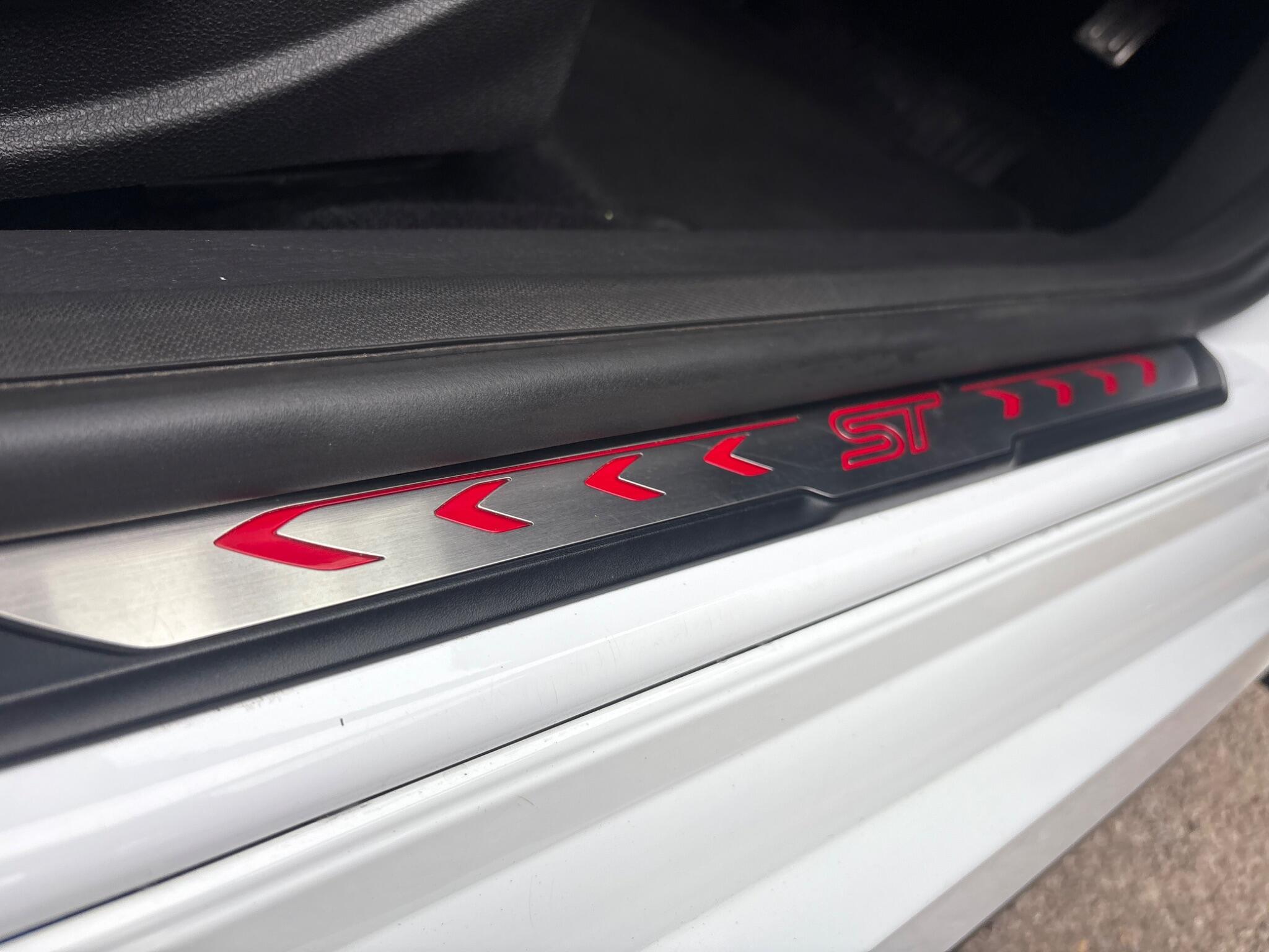 Ford Focus - Image 24