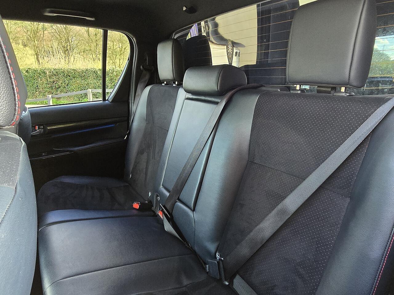 Toyota Hilux - Image 14