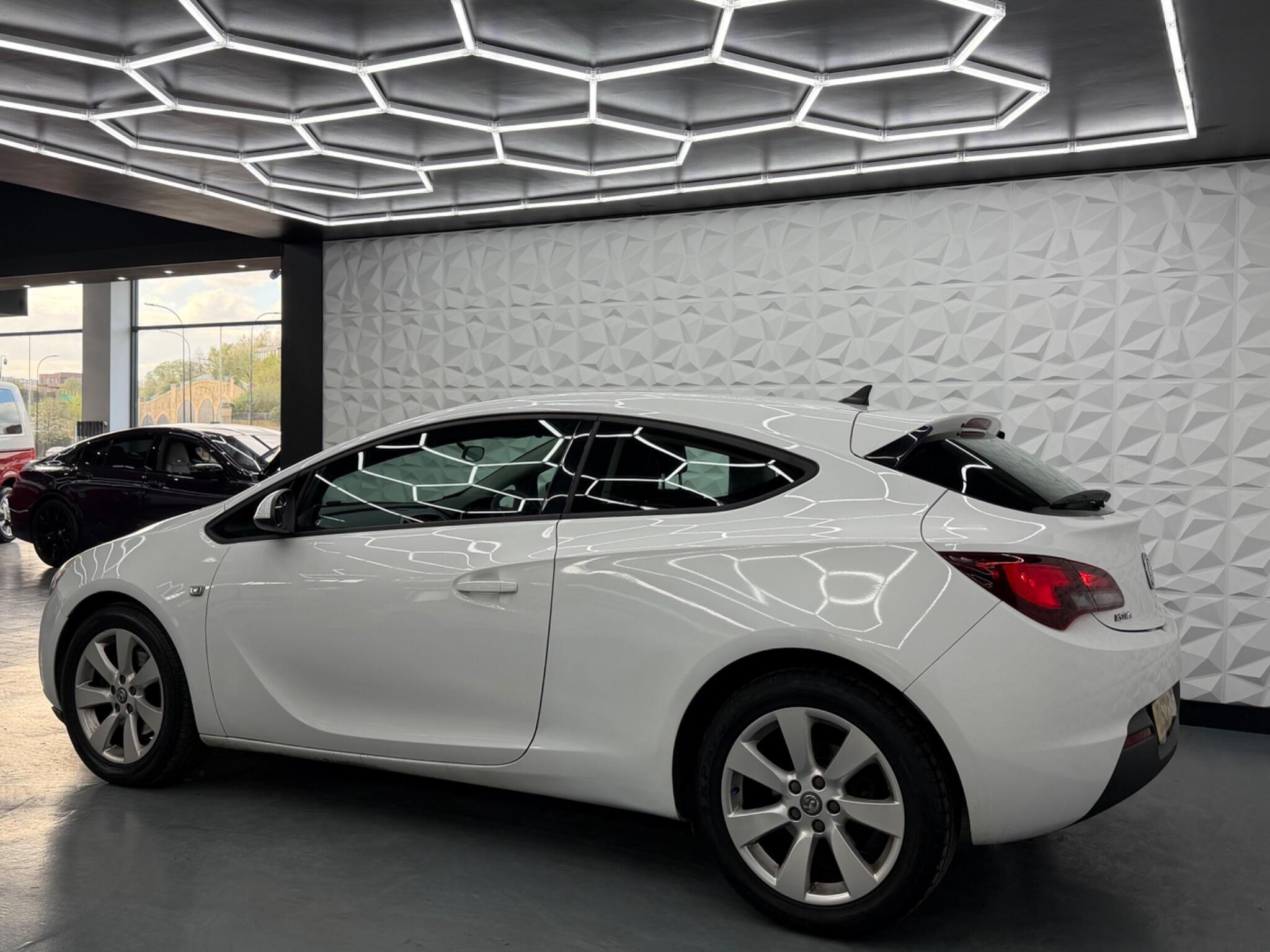 Vauxhall Astra GTC - Image 6