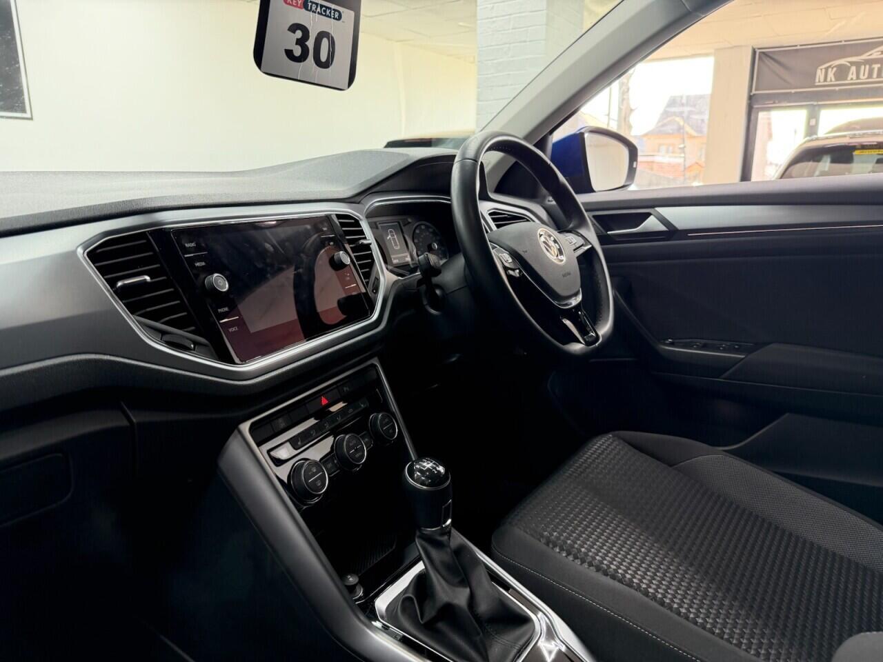 Volkswagen T-Roc - Image 25