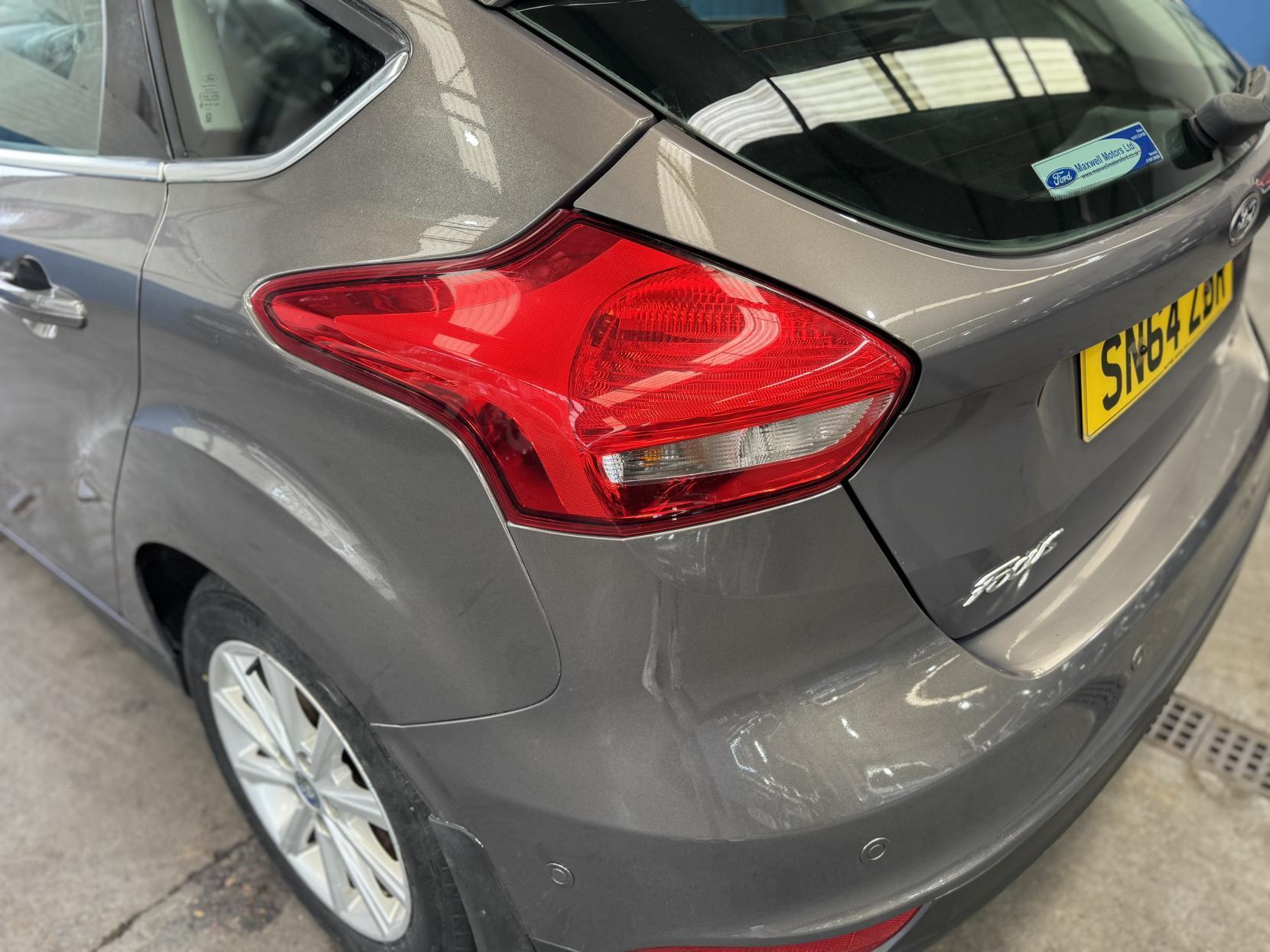 Ford Focus - Image 13