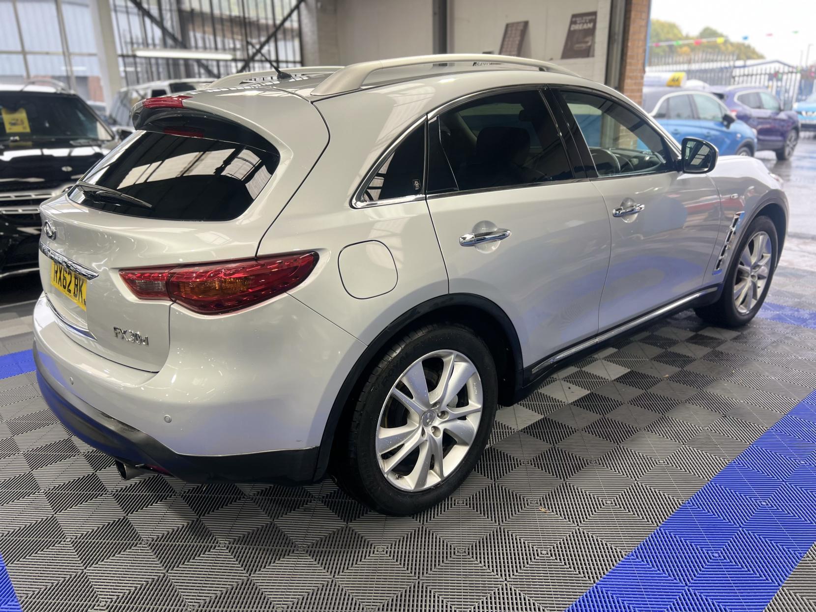 Infiniti FX - Image 6