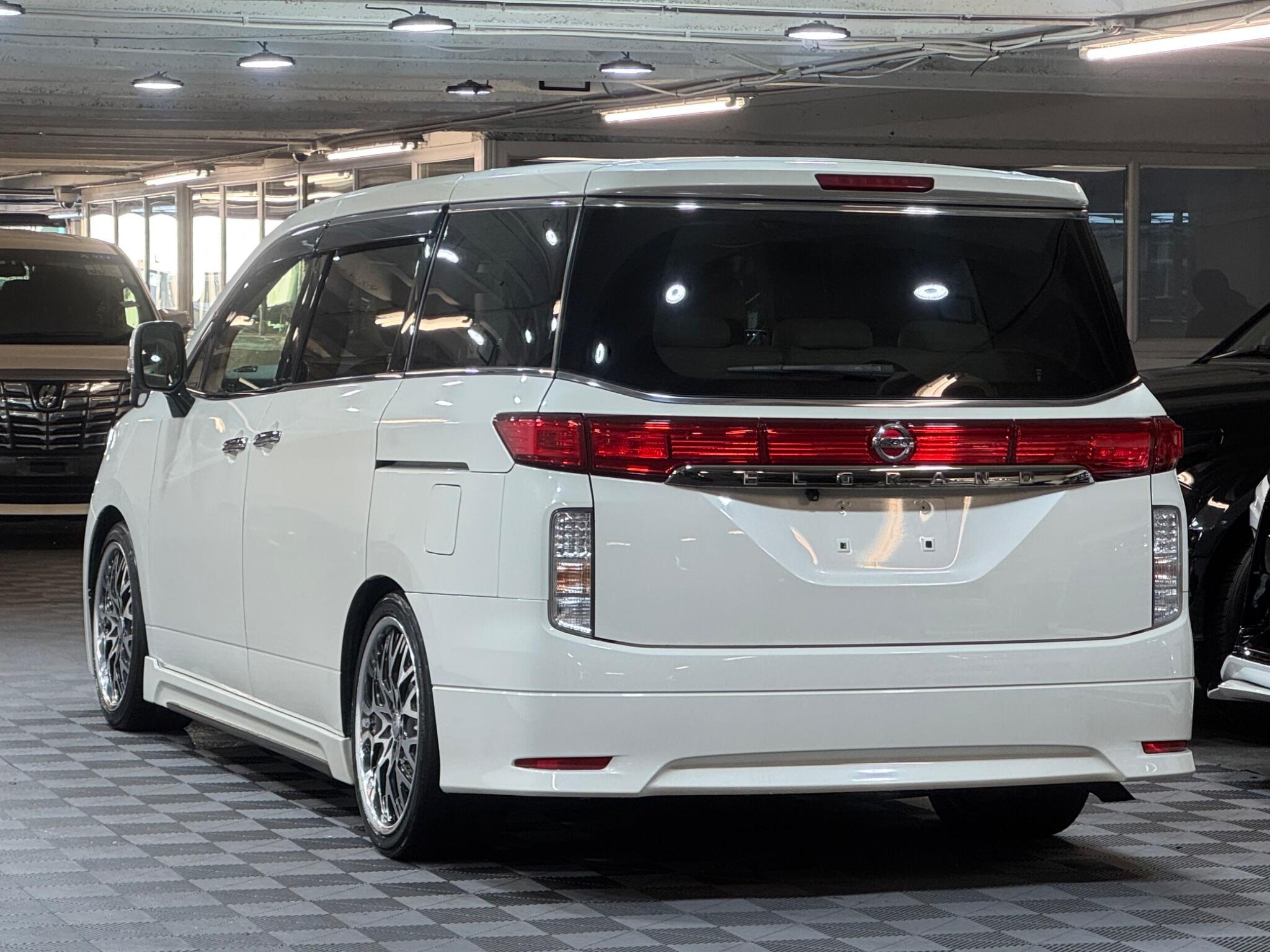 Nissan Elgrand - Image 3