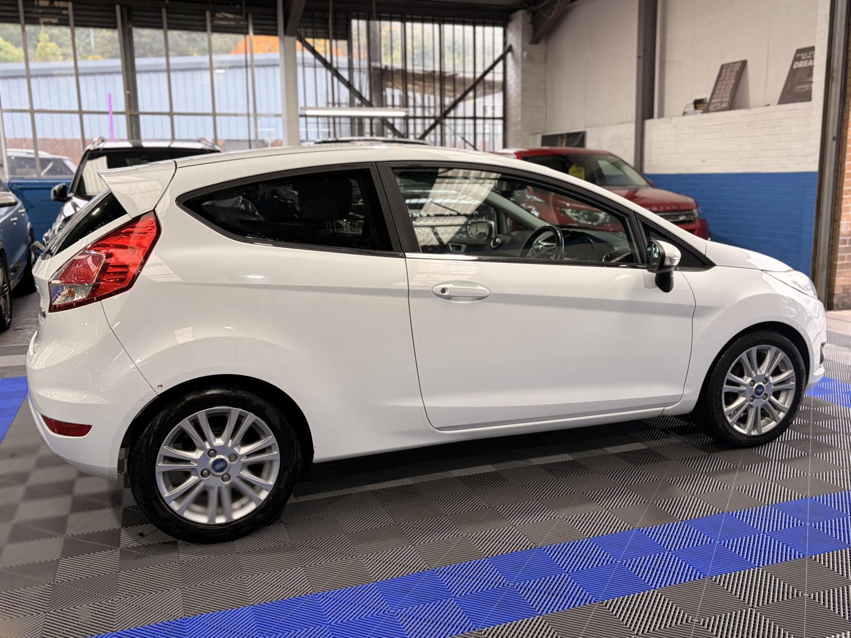Ford Fiesta - Image 8