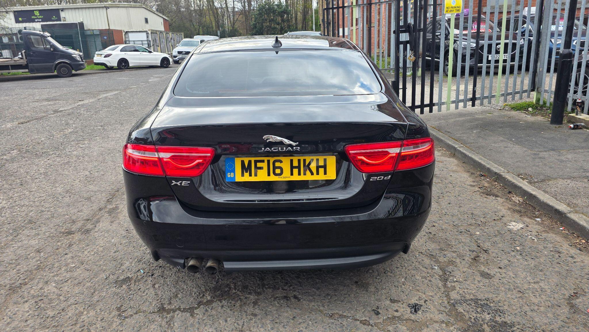Jaguar XE - Image 14