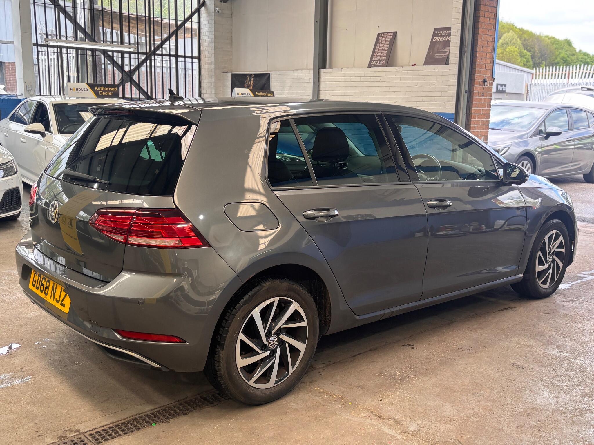 Volkswagen Golf - Image 7