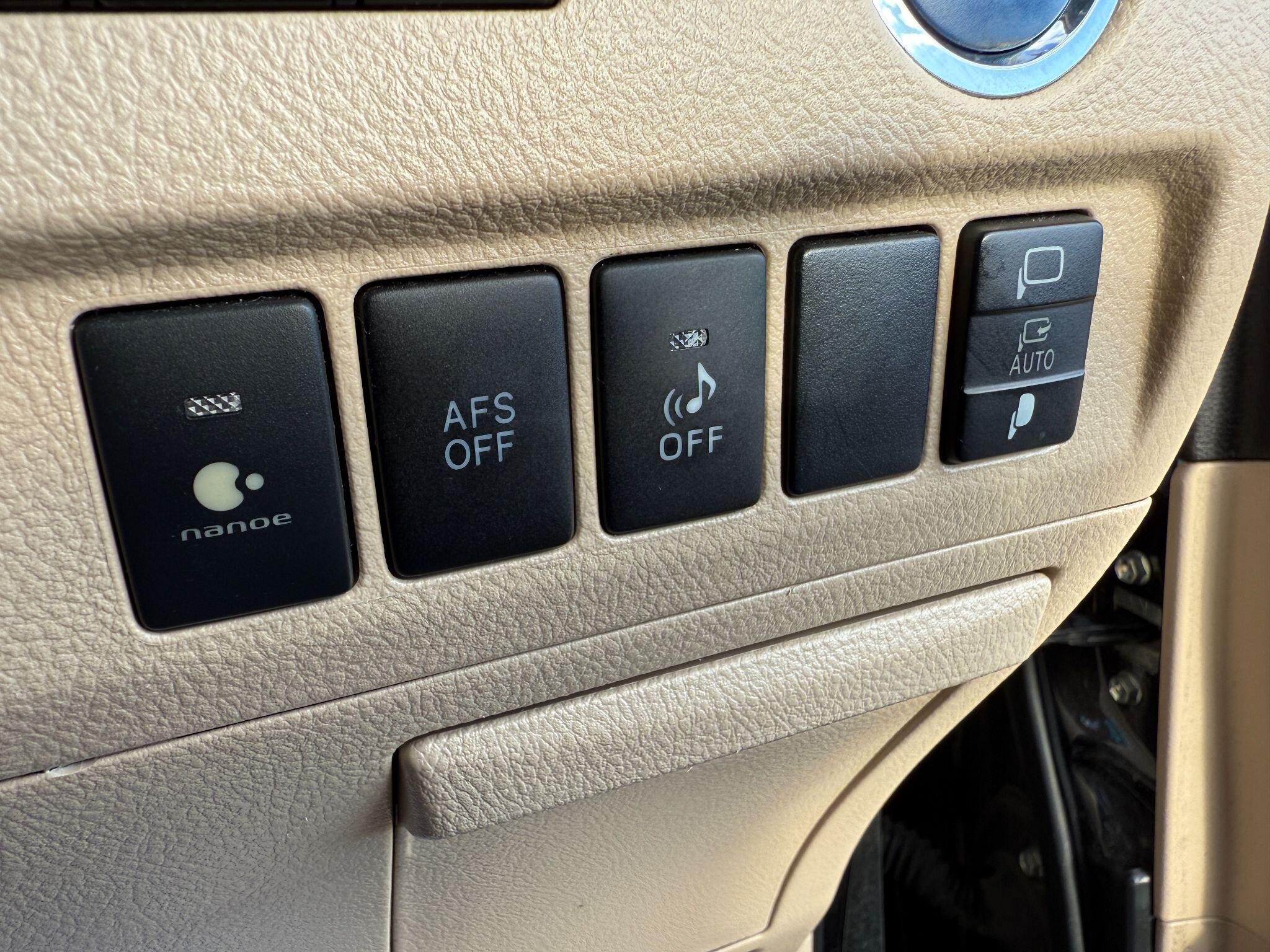 Toyota Alphard - Image 60