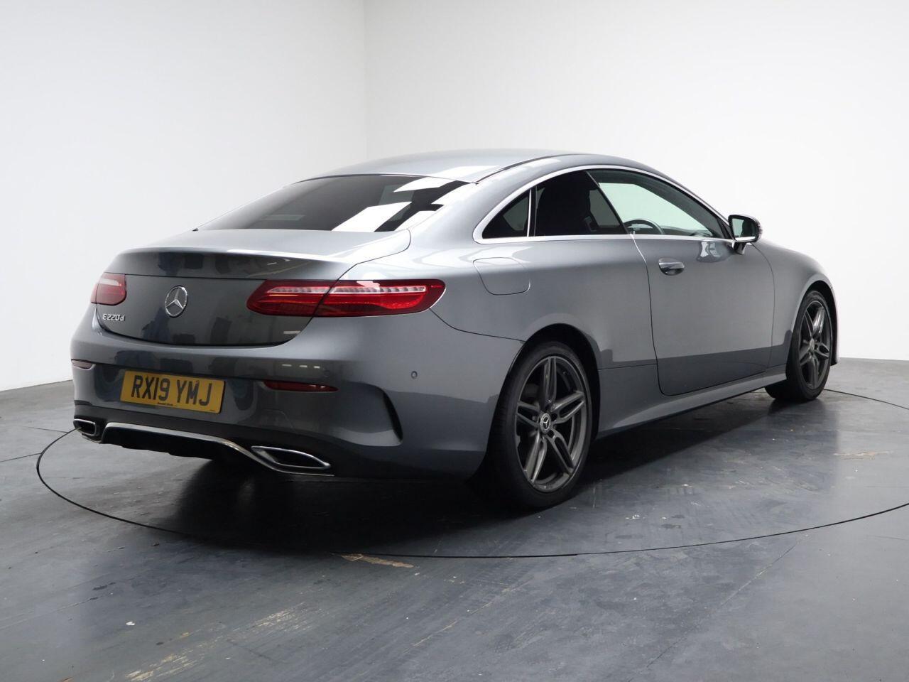 Mercedes-benz E-CLASS - Image 19