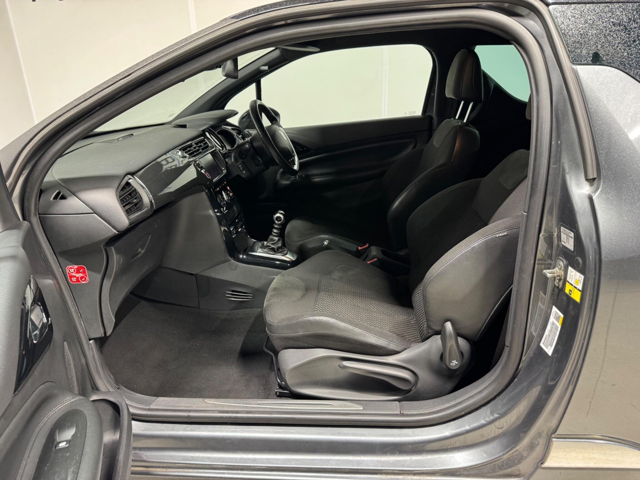 DS AUTOMOBILES DS 3 - Image 8