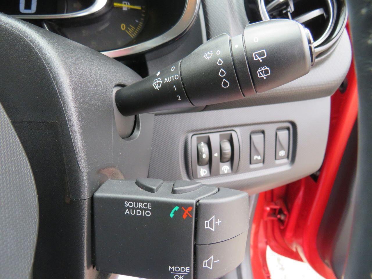 Renault Clio - Image 19