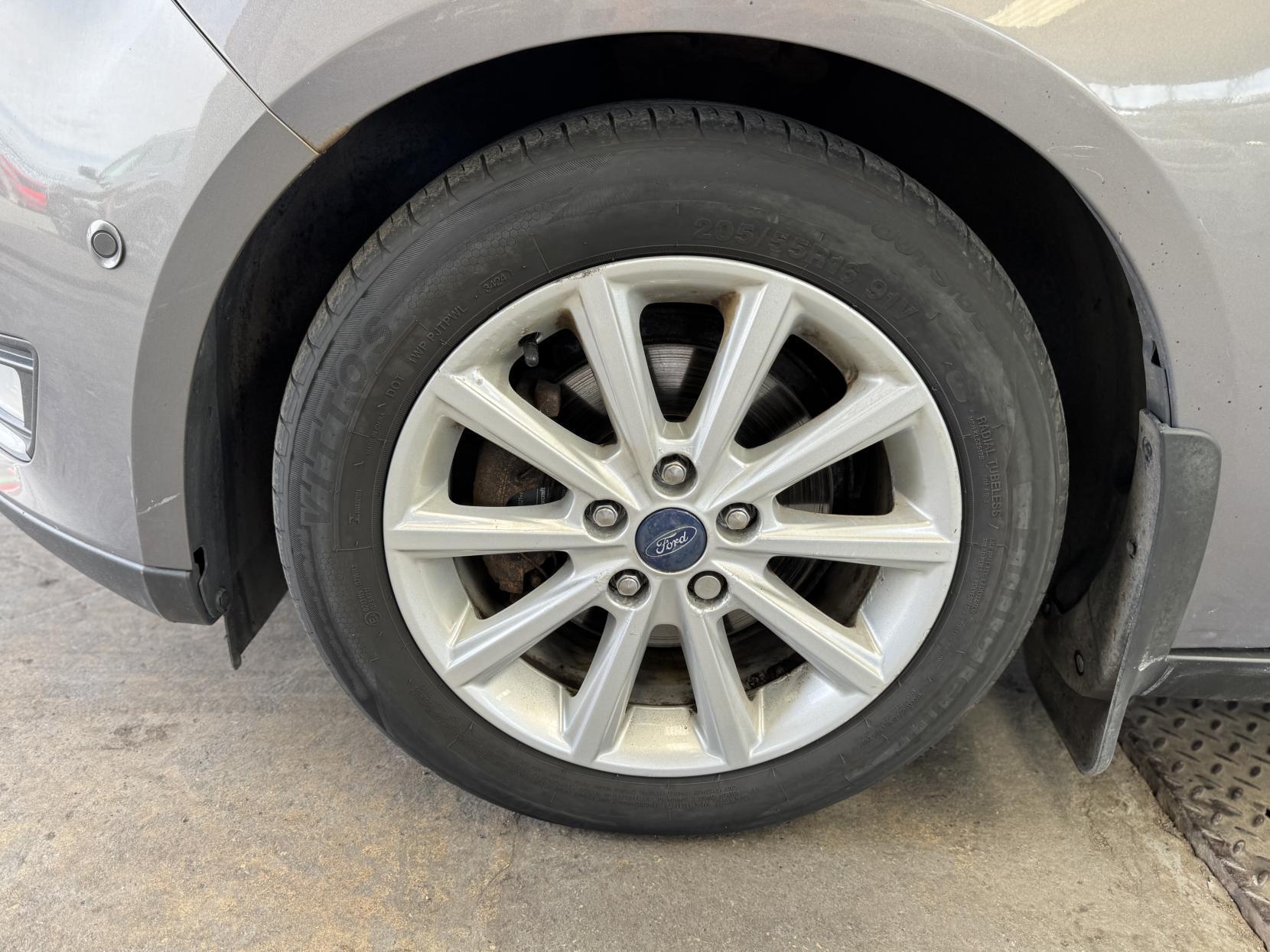 Ford Focus - Image 16
