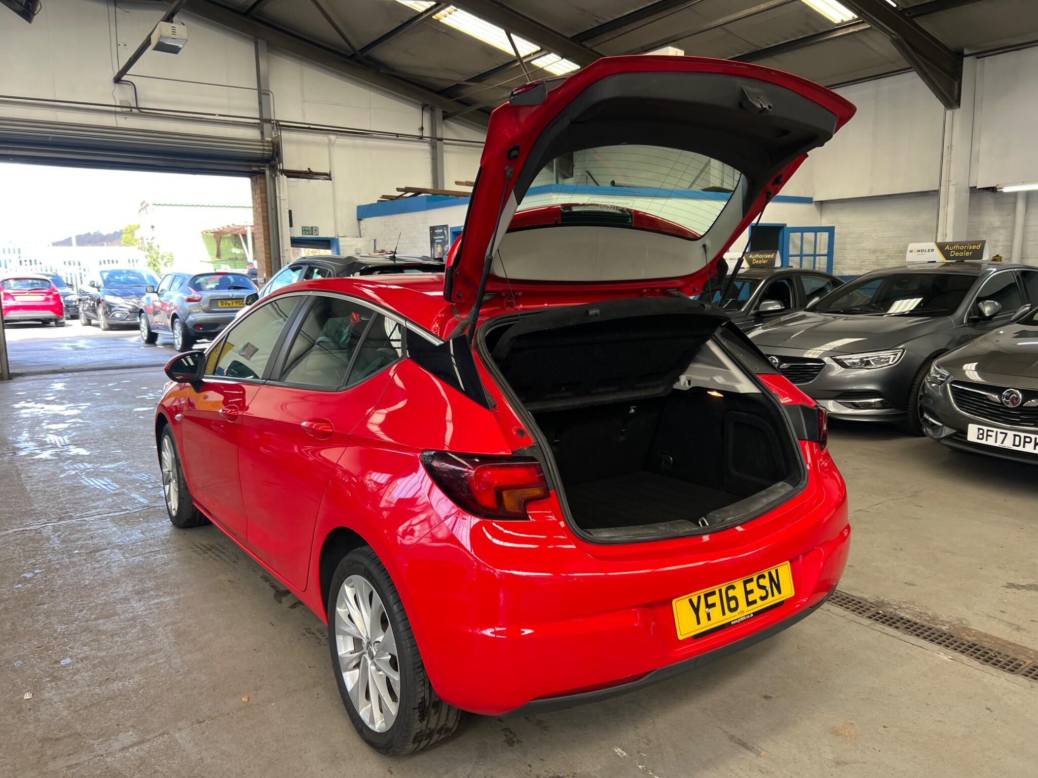 Vauxhall Astra - Image 9