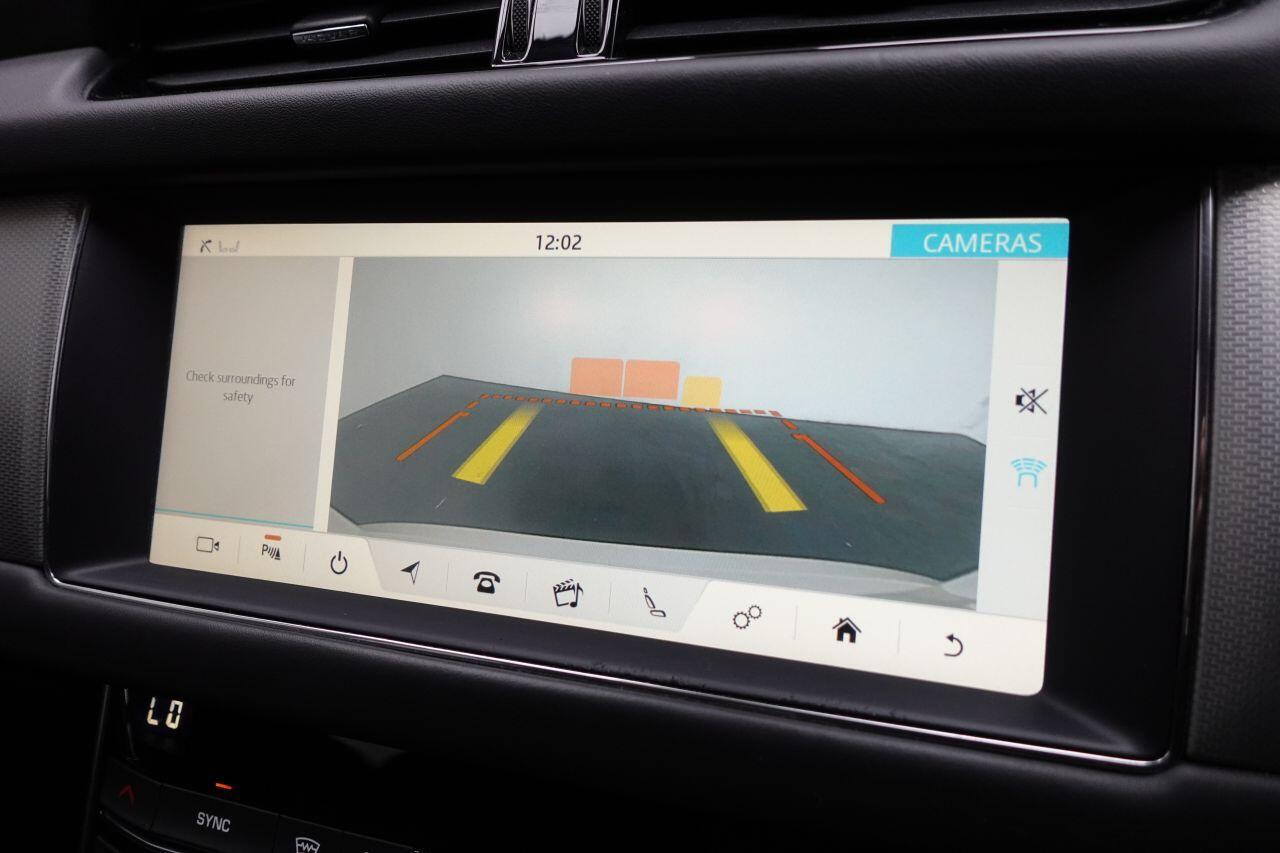 Jaguar XF - Image 24
