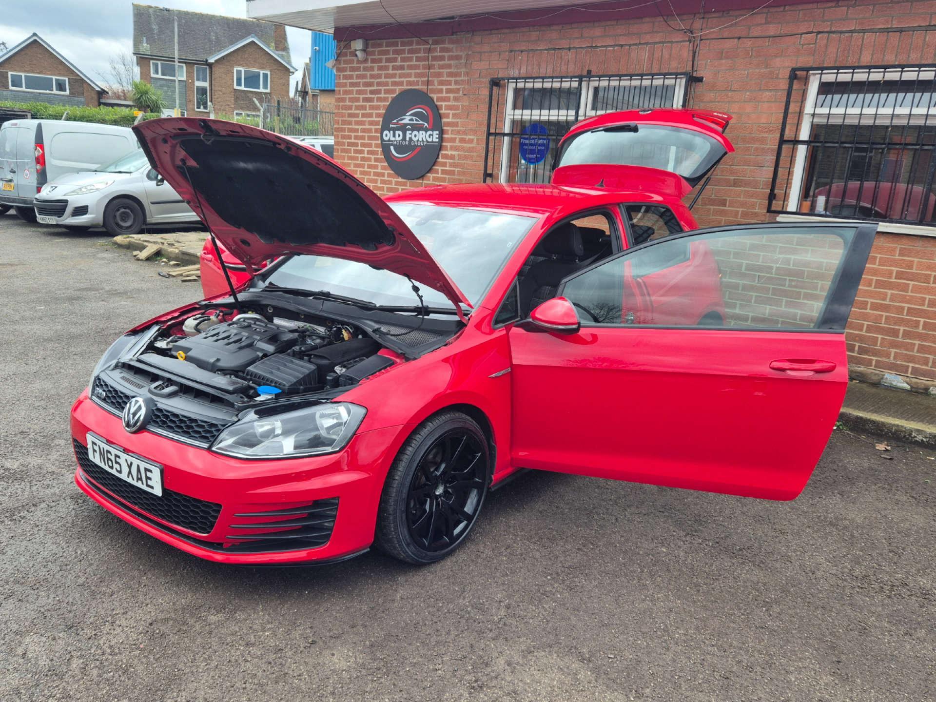 Volkswagen Golf - Image 13