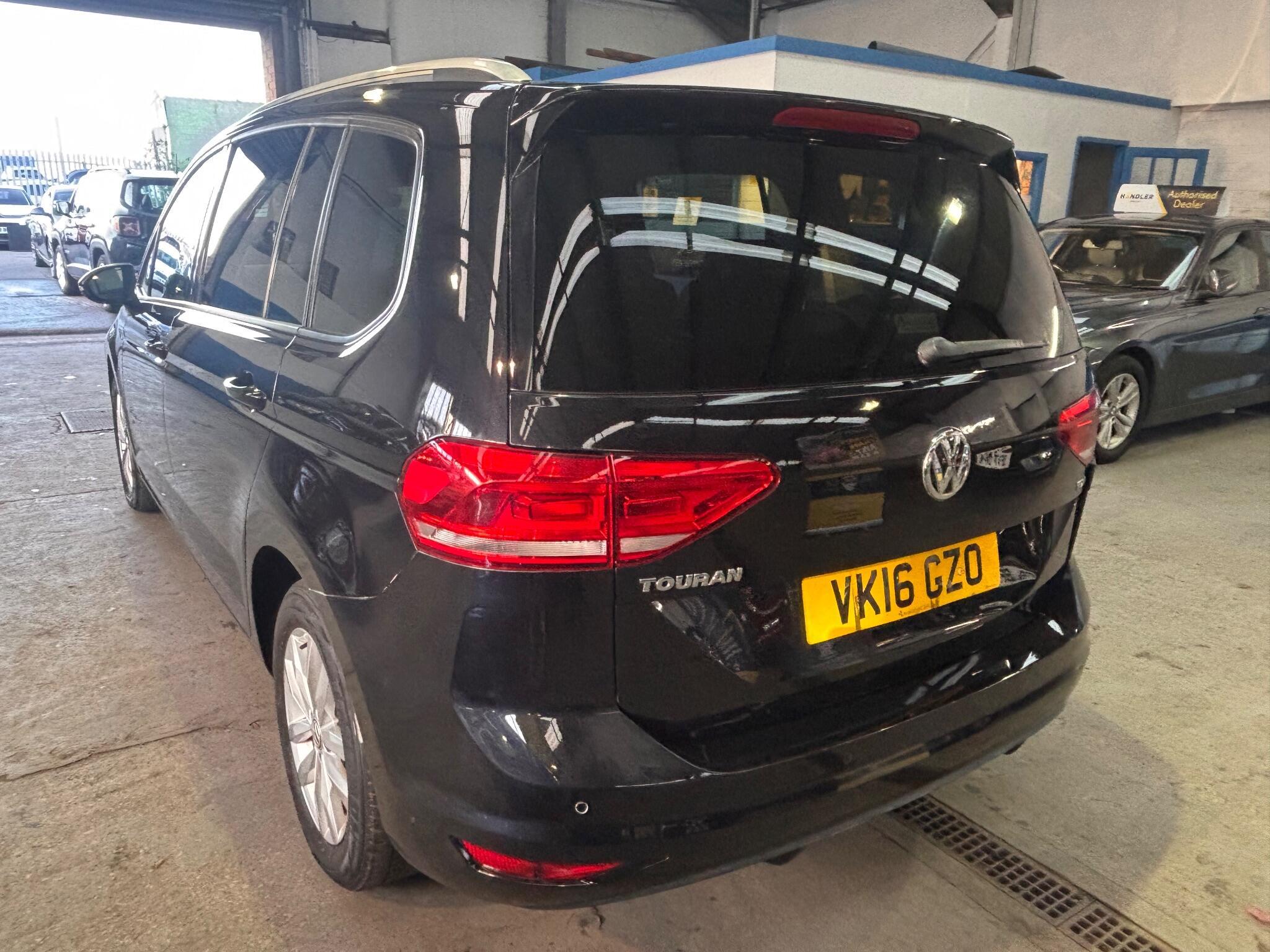 Volkswagen Touran - Image 4