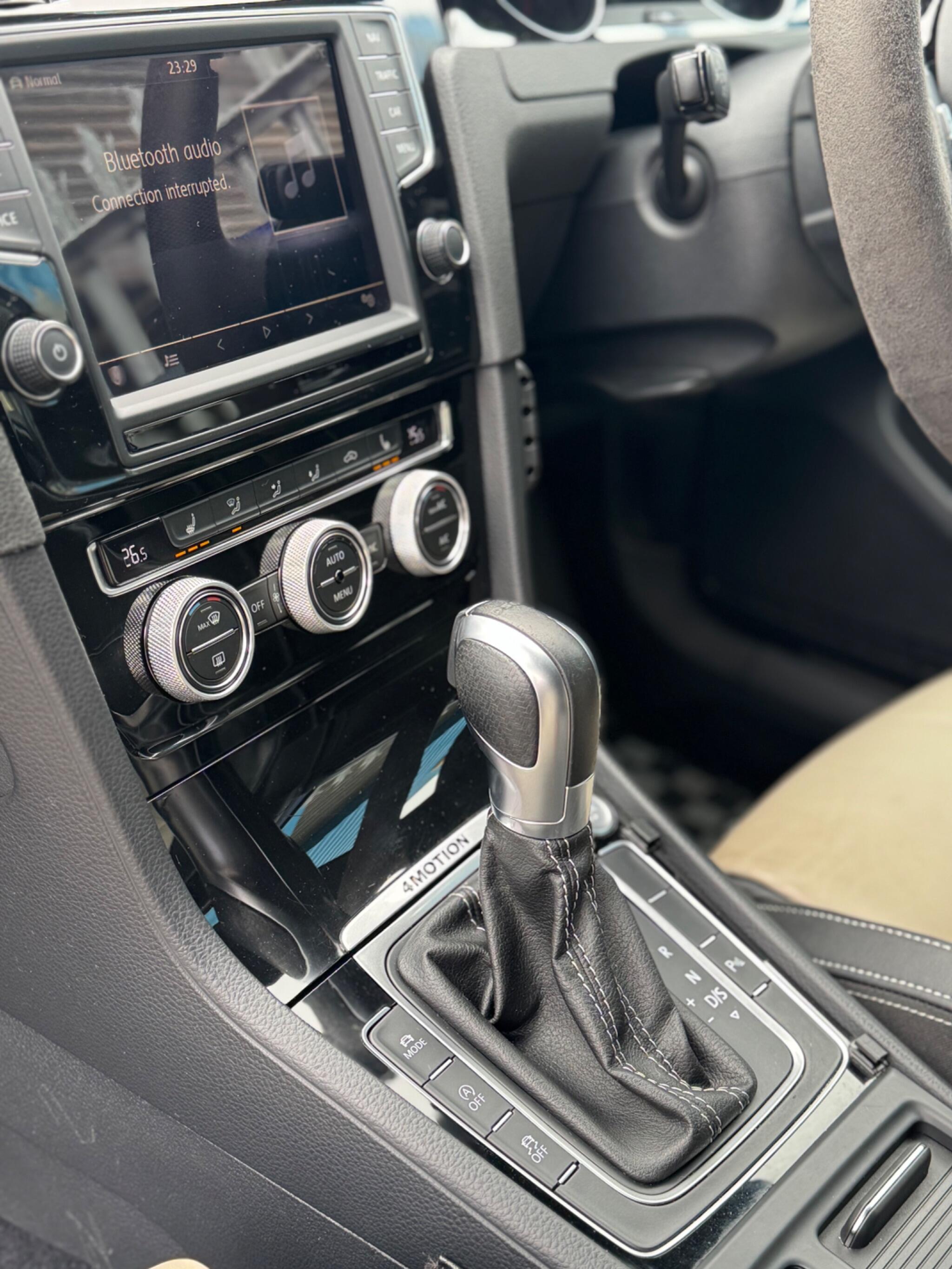 Volkswagen Golf - Image 37